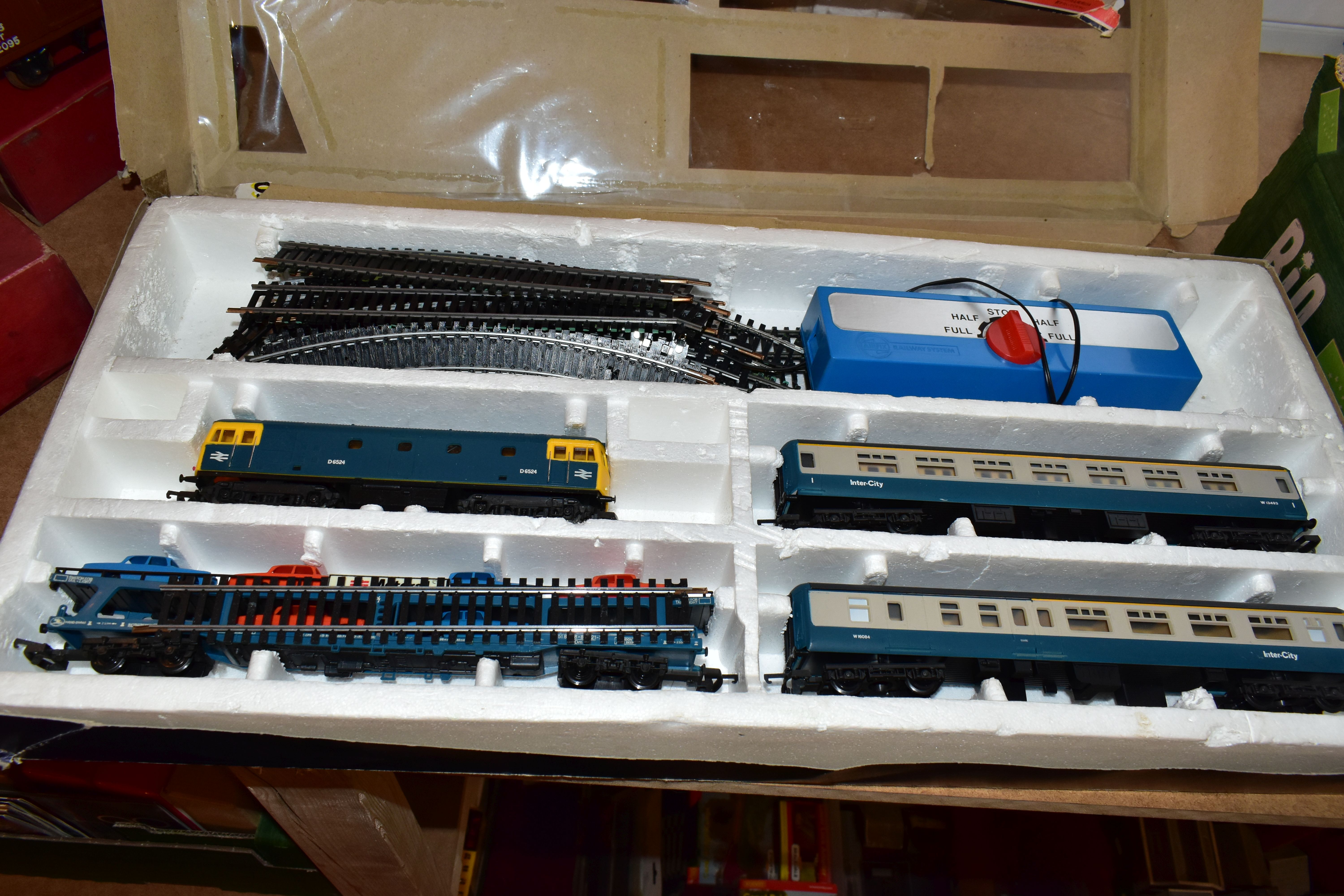 A BOXED LIMA OO GAUGE MOTORAIL EXPRESS TRAIN SET, No.102164 AW, comprising class 33 locomotive No. - Image 2 of 12