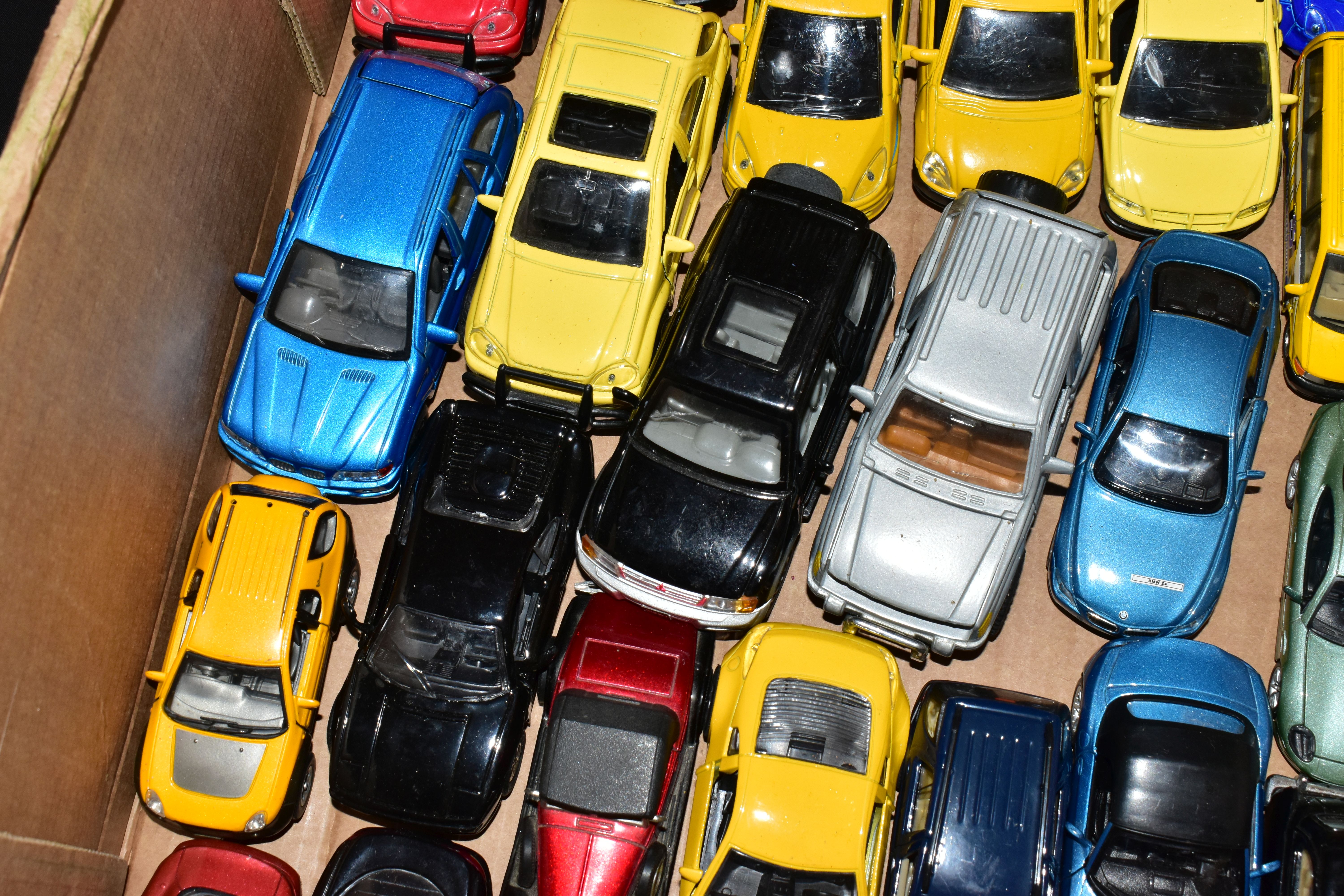 A QUANTITY OF UNBOXED AND ASSORTED PLAYWORN DIECAST AND PLASTIC VEHICLES, majority are modern - Image 5 of 18