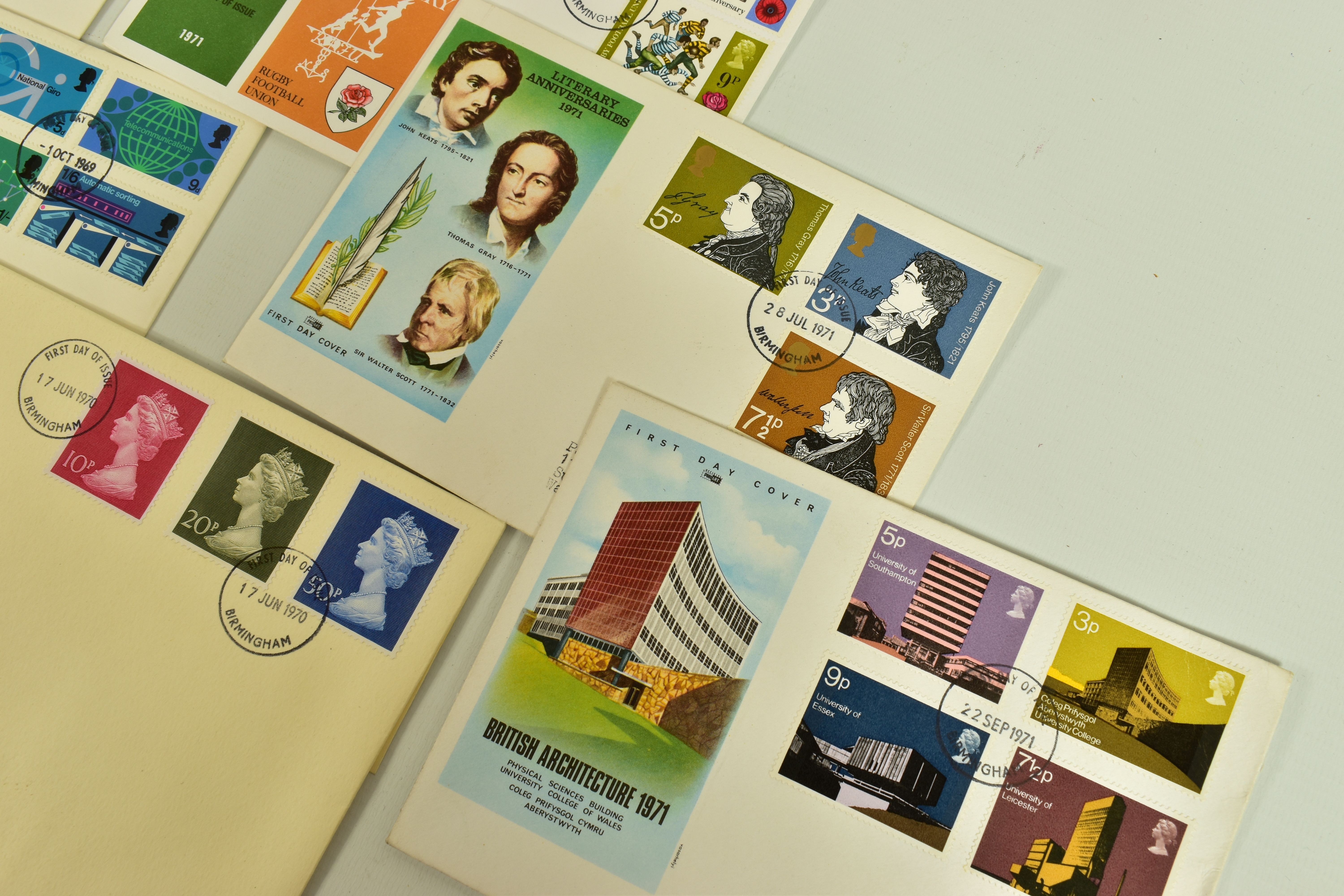 A RANGE OF FIRST DAY COVERS AND WORLDWIDE STAMPS, across a number of albums and loose in tins, the - Image 26 of 31