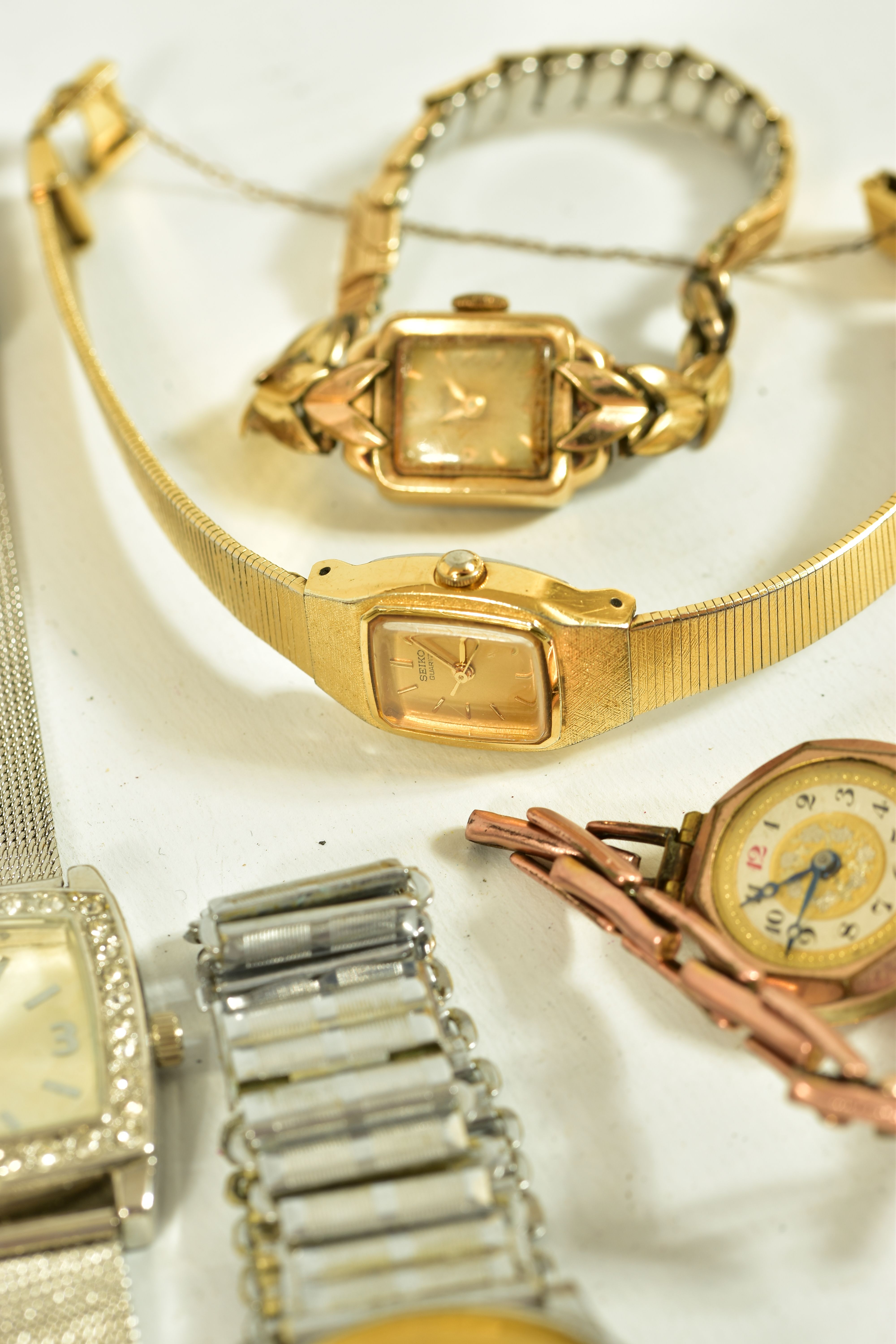 A SELECTION OF LADYS AND GENTLEMENS FASHION WRISTWATCHES, nine watches in total, to include a lady's - Image 4 of 6