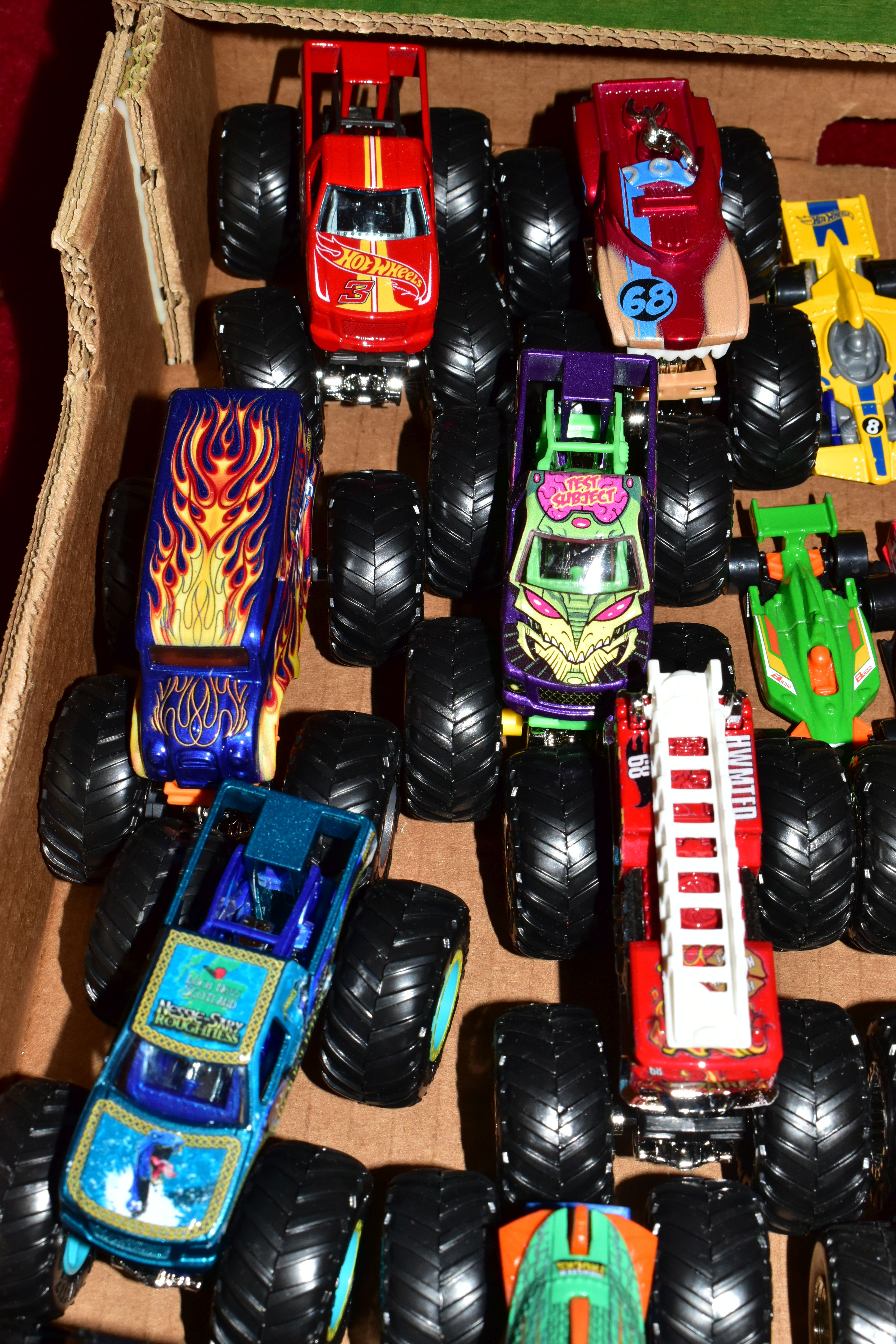 A LARGE QUANTITY OF UNBOXED AND ASSORTED MODERN DIECAST VEHICLES, vast majority are 1990's and later - Image 4 of 26