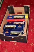 A QUANTITY OF BOXED AND UNBOXED ASSORTED HORNBY RAILROAD AND BACHMANN OO GAUGE G.W.R. AND B.R. W.