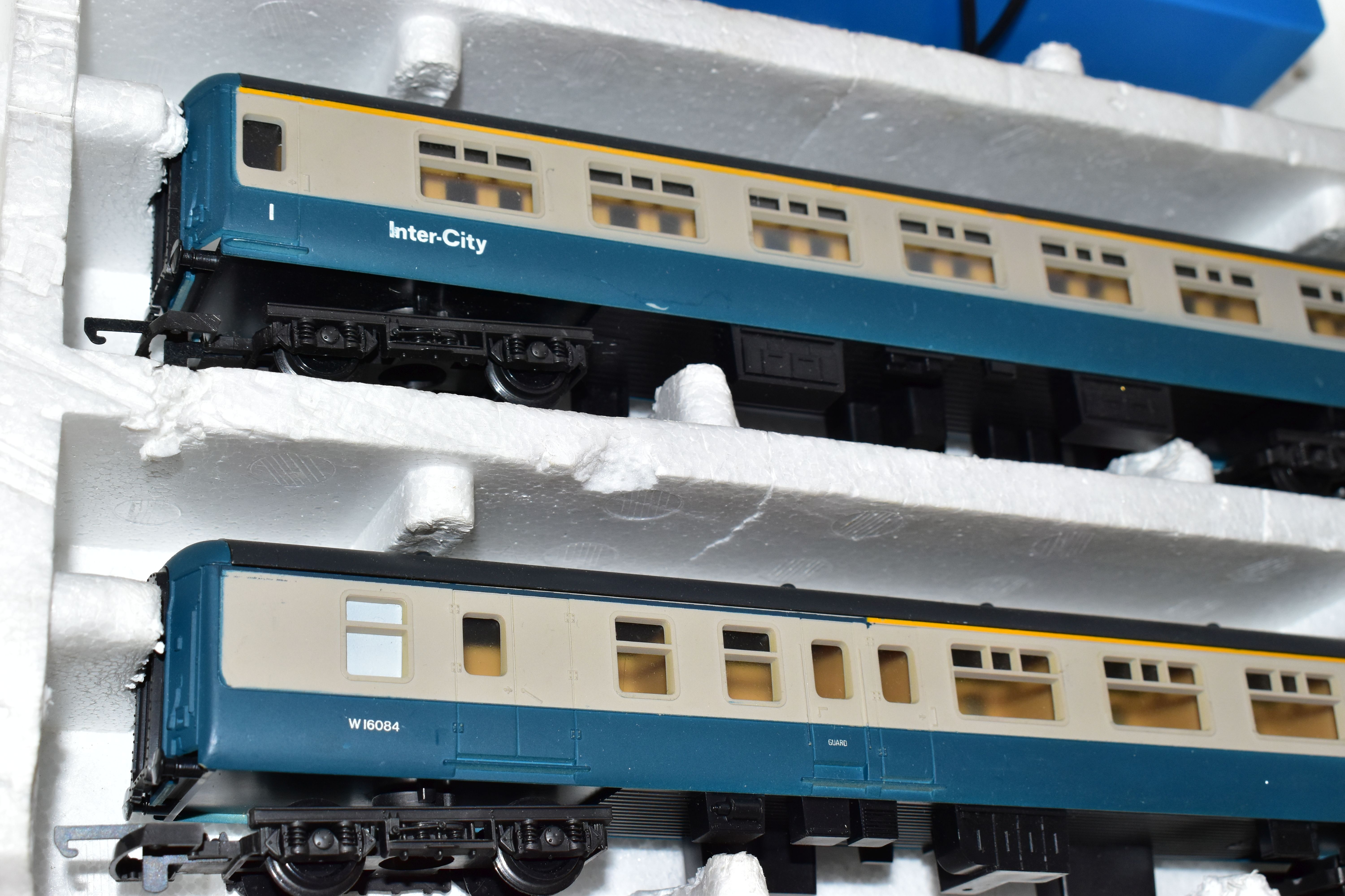 A BOXED LIMA OO GAUGE MOTORAIL EXPRESS TRAIN SET, No.102164 AW, comprising class 33 locomotive No. - Image 3 of 12