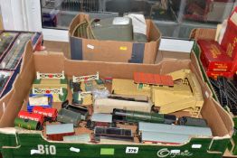 A QUANTITY OF MOSTLY UNBOXED AND ASSORTED MAINLY HORNBY DUBLO MODEL RAILWAY ITEMS, to include