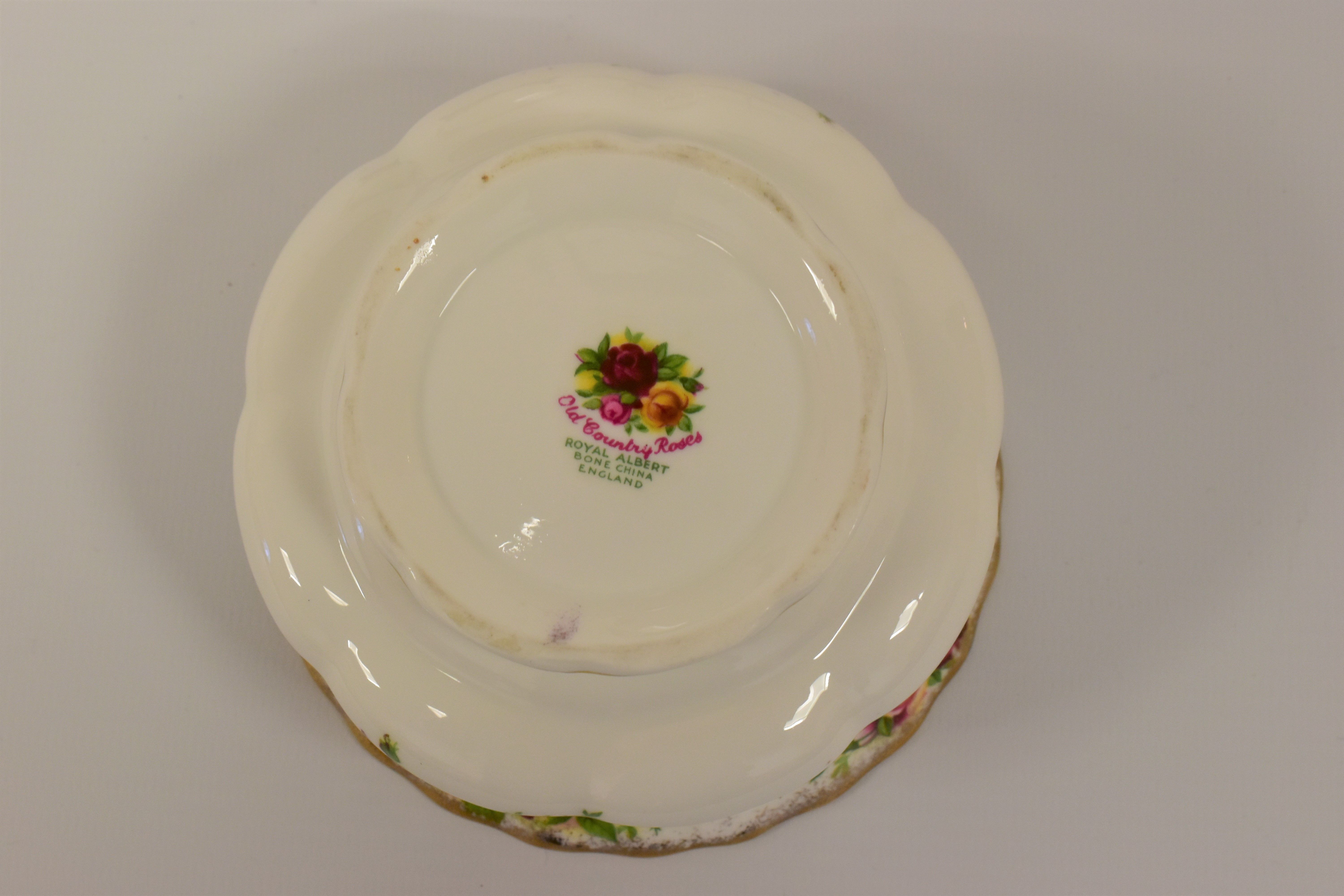 A ROYAL ALBERT OLD COUNTRY ROSES TEASET, ETC, comprising a two tier cake stand, a cake/sandwich - Image 3 of 4