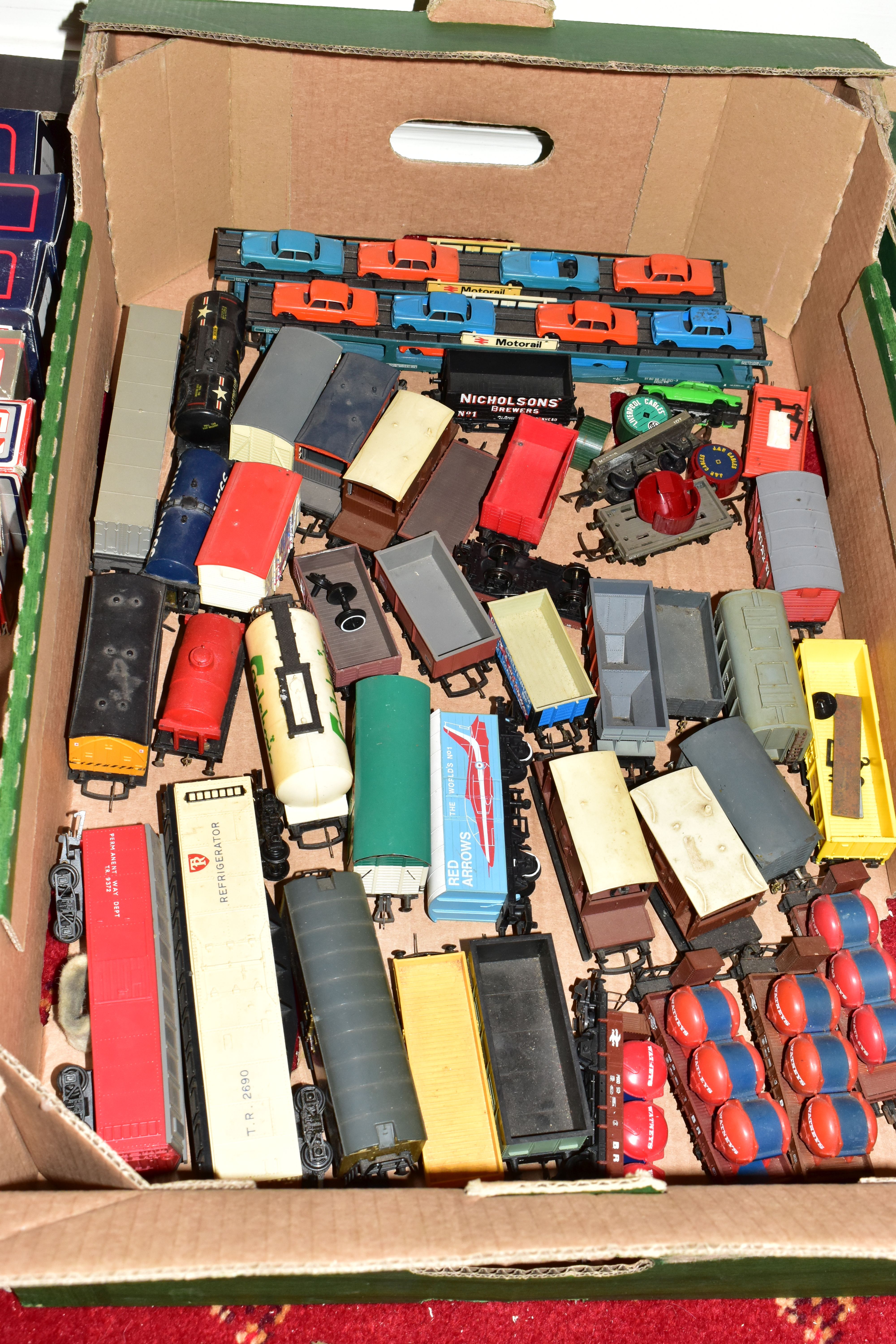 A QUANTITY OF BOXED AND UNBOXED ASSORTED OO & HO GAUGE WAGONS, to include Hornby, Tri-ang Hornby, - Image 7 of 13