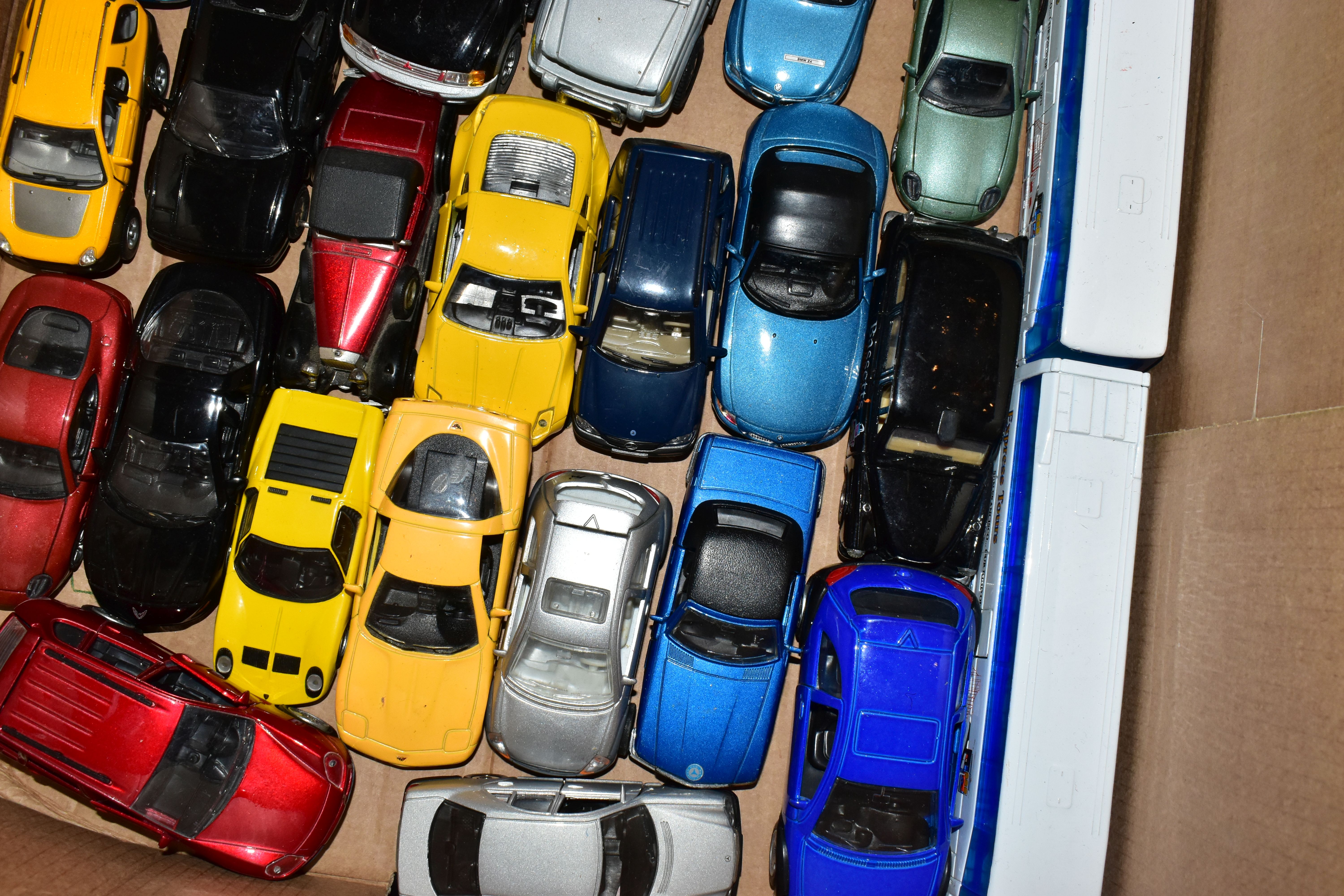 A QUANTITY OF UNBOXED AND ASSORTED PLAYWORN DIECAST AND PLASTIC VEHICLES, majority are modern - Image 6 of 18