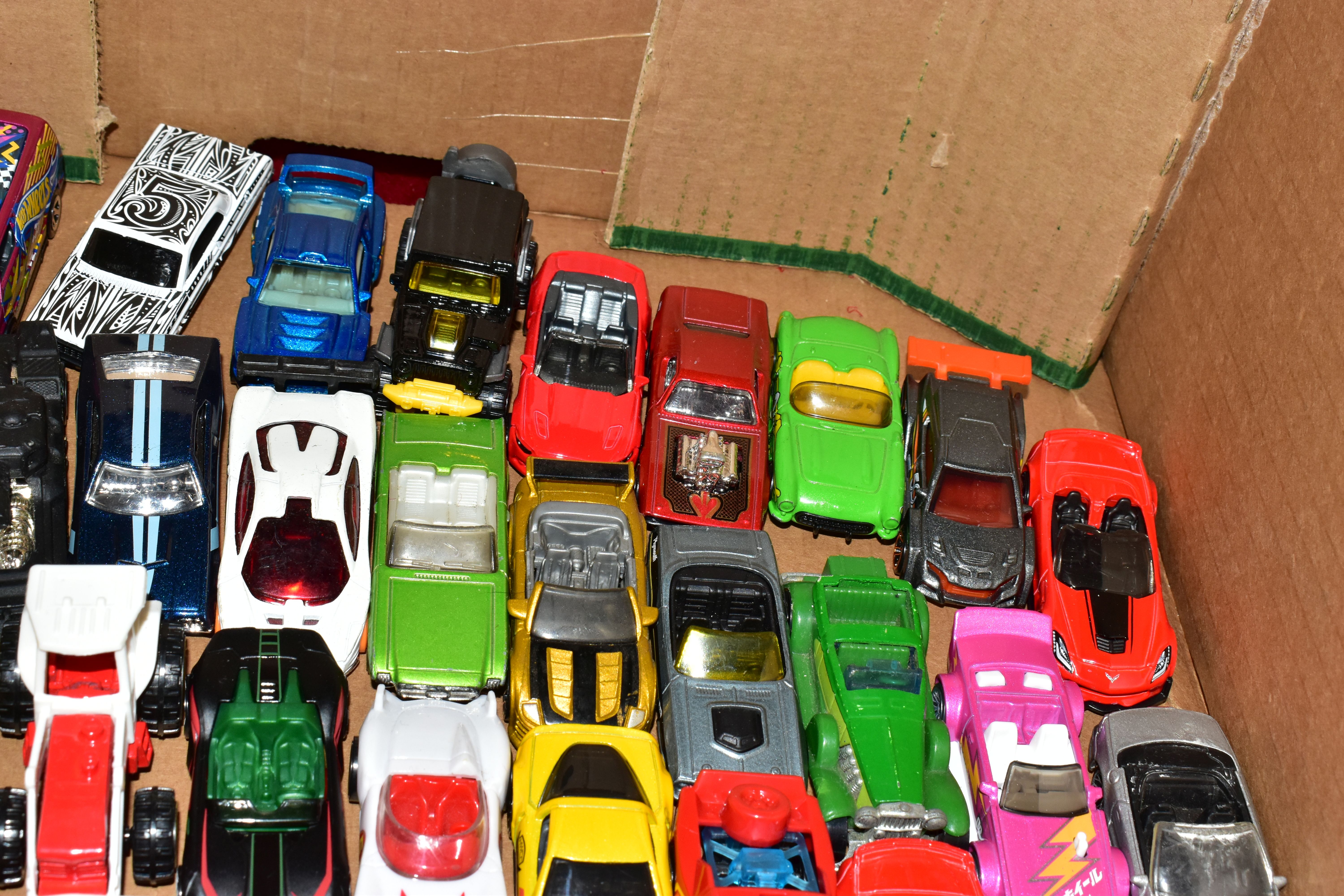 A LARGE QUANTITY OF UNBOXED AND ASSORTED MODERN DIECAST VEHICLES, vast majority are 1990's and later - Image 12 of 26