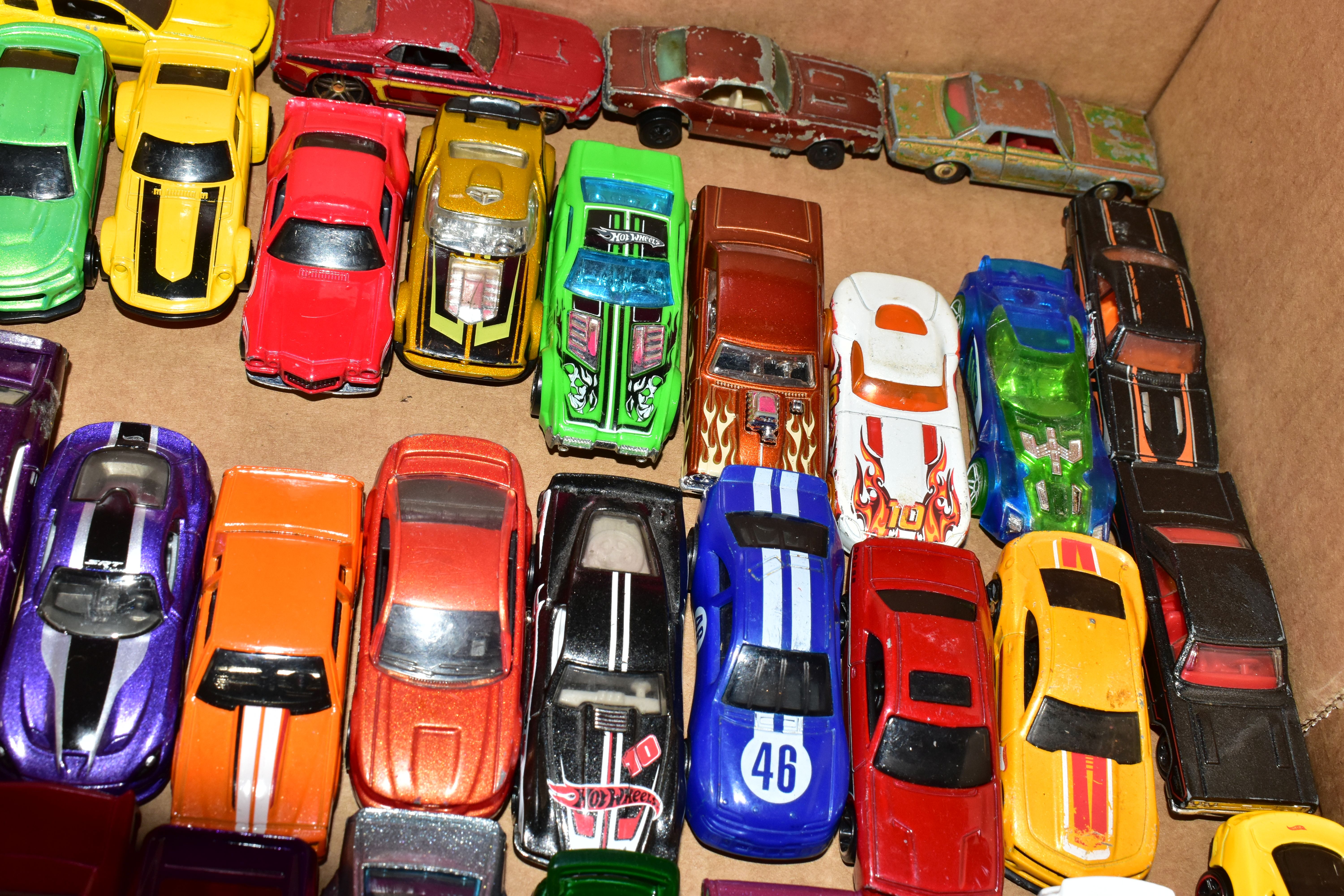 A LARGE QUANTITY OF UNBOXED AND ASSORTED MODERN DIECAST VEHICLES, vast majority are 1990's and later - Image 24 of 26