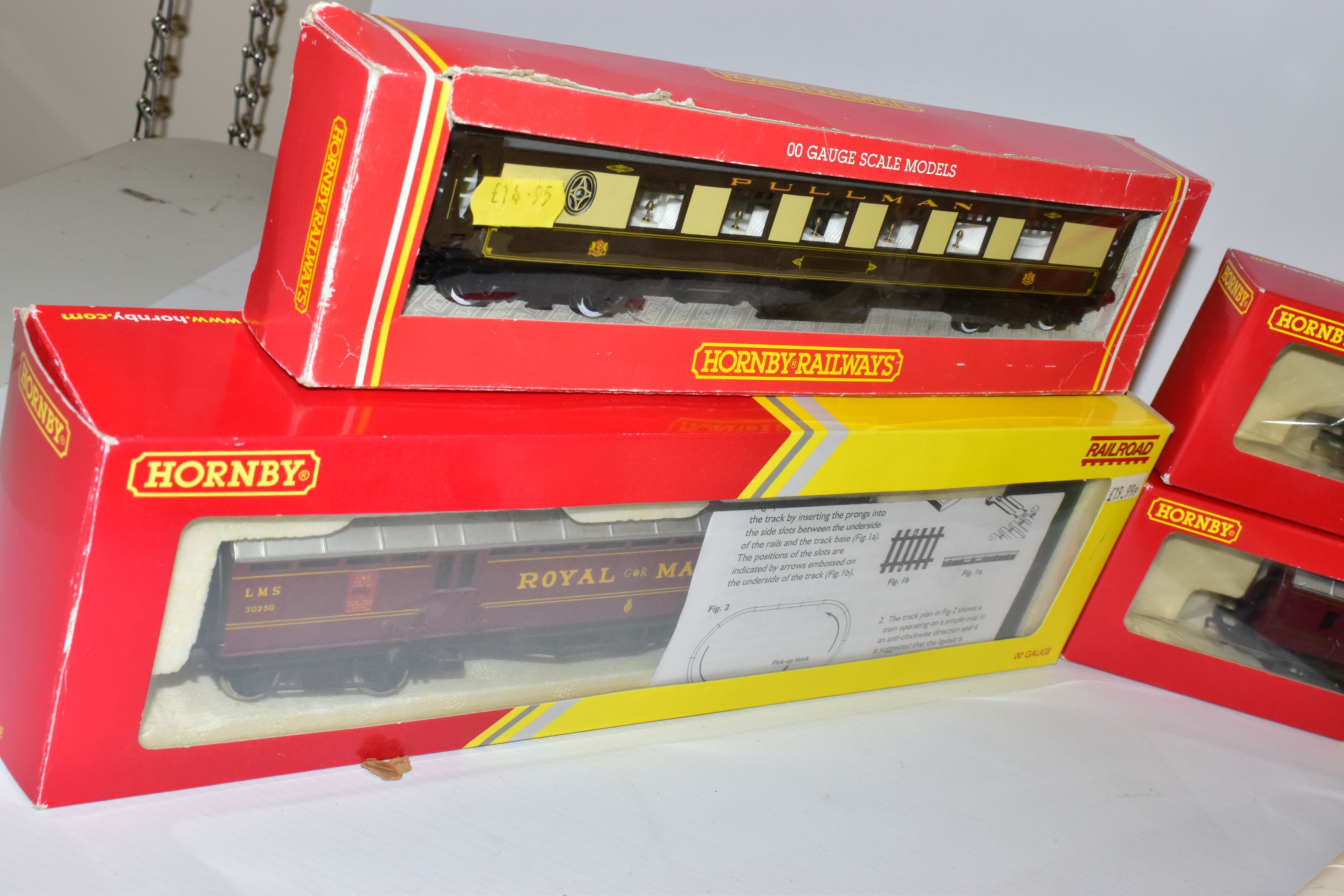 A QUANTITY OF BOXED AND UNBOXED ASSORTED HORNBY, TRI-ANG AND BACHMANN OO GAUGE COACHING STOCK, all - Image 10 of 12