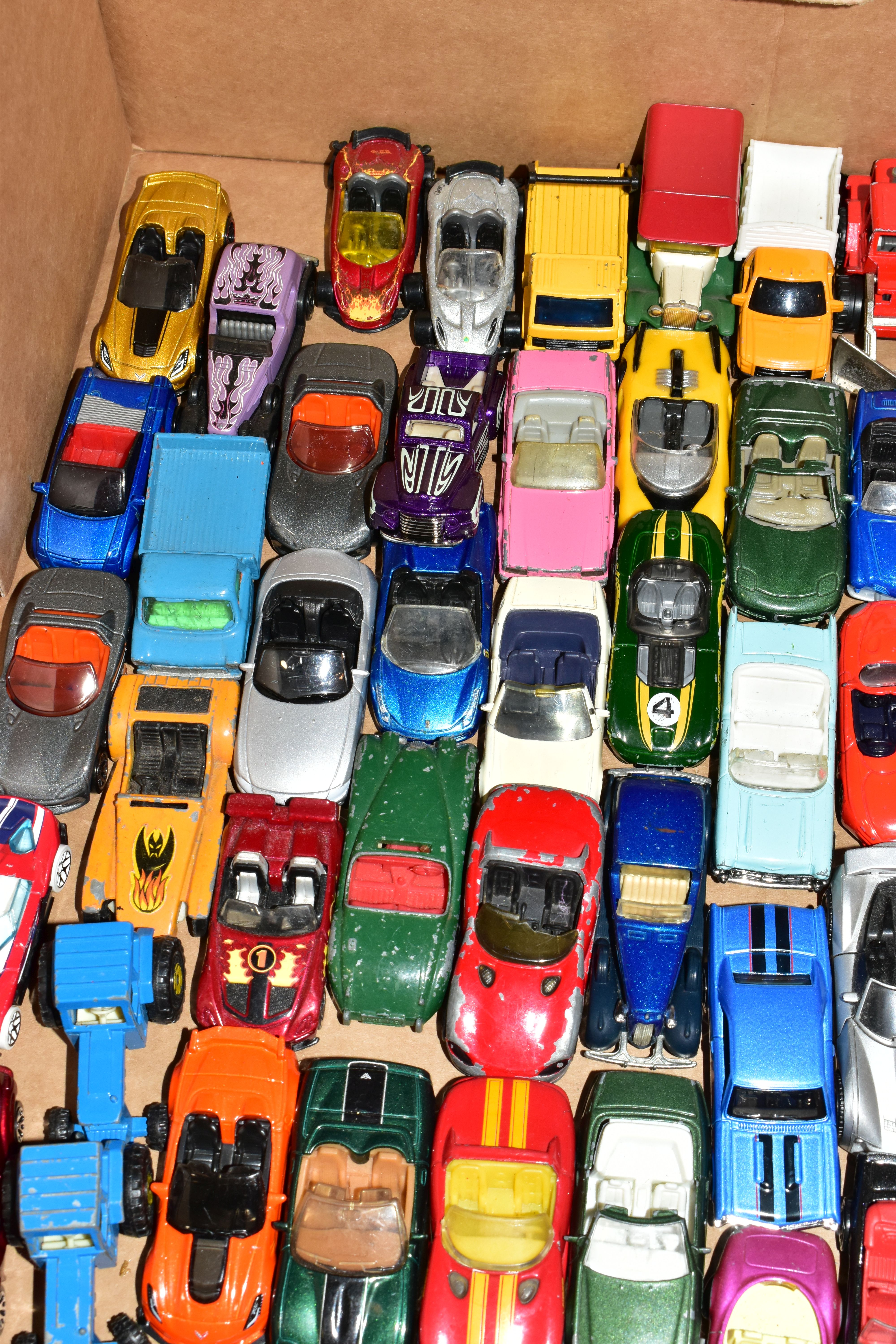 A LARGE QUANTITY OF UNBOXED AND ASSORTED MODERN DIECAST VEHICLES, vast majority are 1990's and later - Image 19 of 26