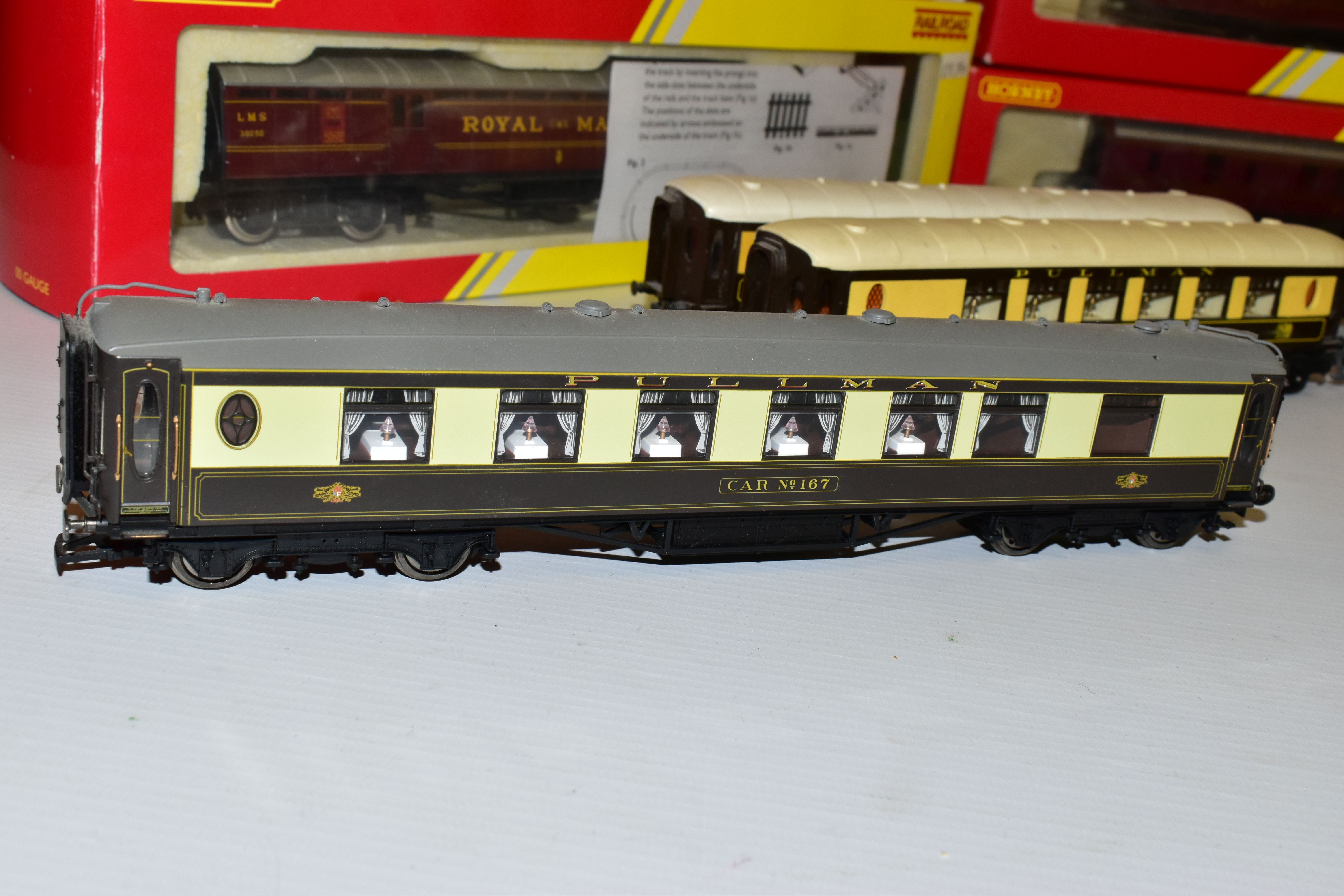 A QUANTITY OF BOXED AND UNBOXED ASSORTED HORNBY, TRI-ANG AND BACHMANN OO GAUGE COACHING STOCK, all - Image 6 of 12