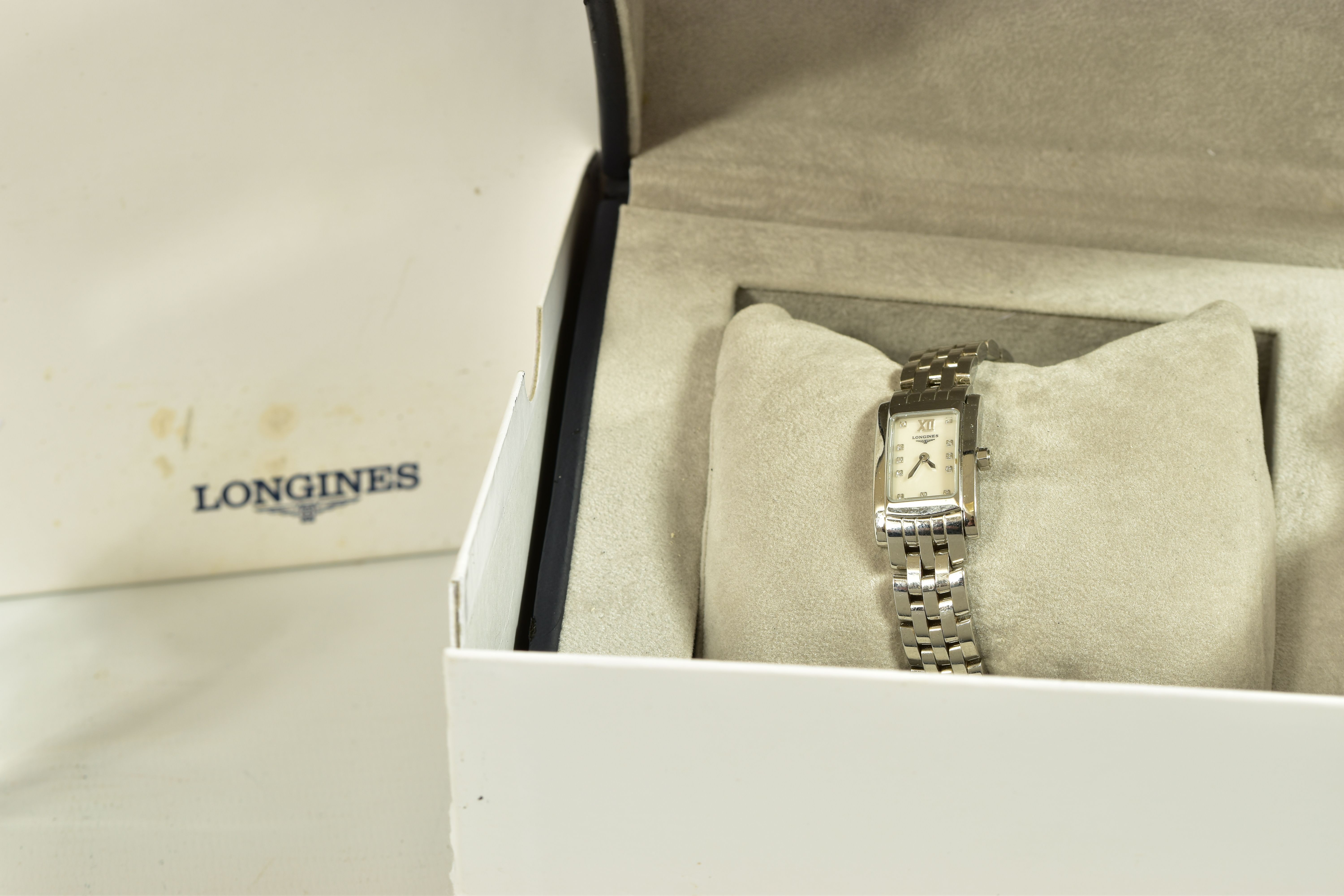 A LADYS LONGINES DOLCE VITA QUARTZ WRISTWATCH, Mother of Pearl dial with diamond dot markers, - Image 4 of 4