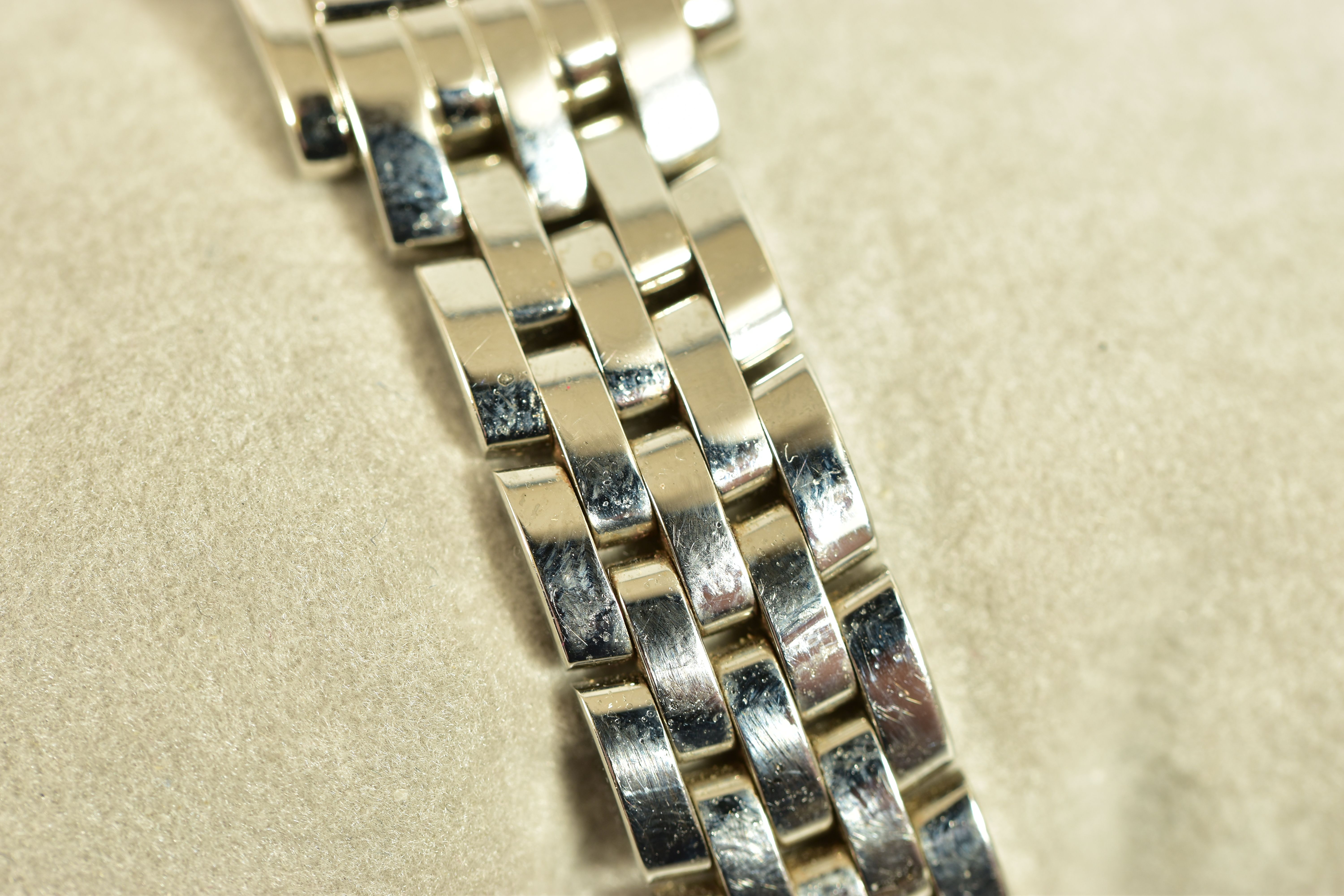 A LADYS LONGINES DOLCE VITA QUARTZ WRISTWATCH, Mother of Pearl dial with diamond dot markers, - Image 3 of 4