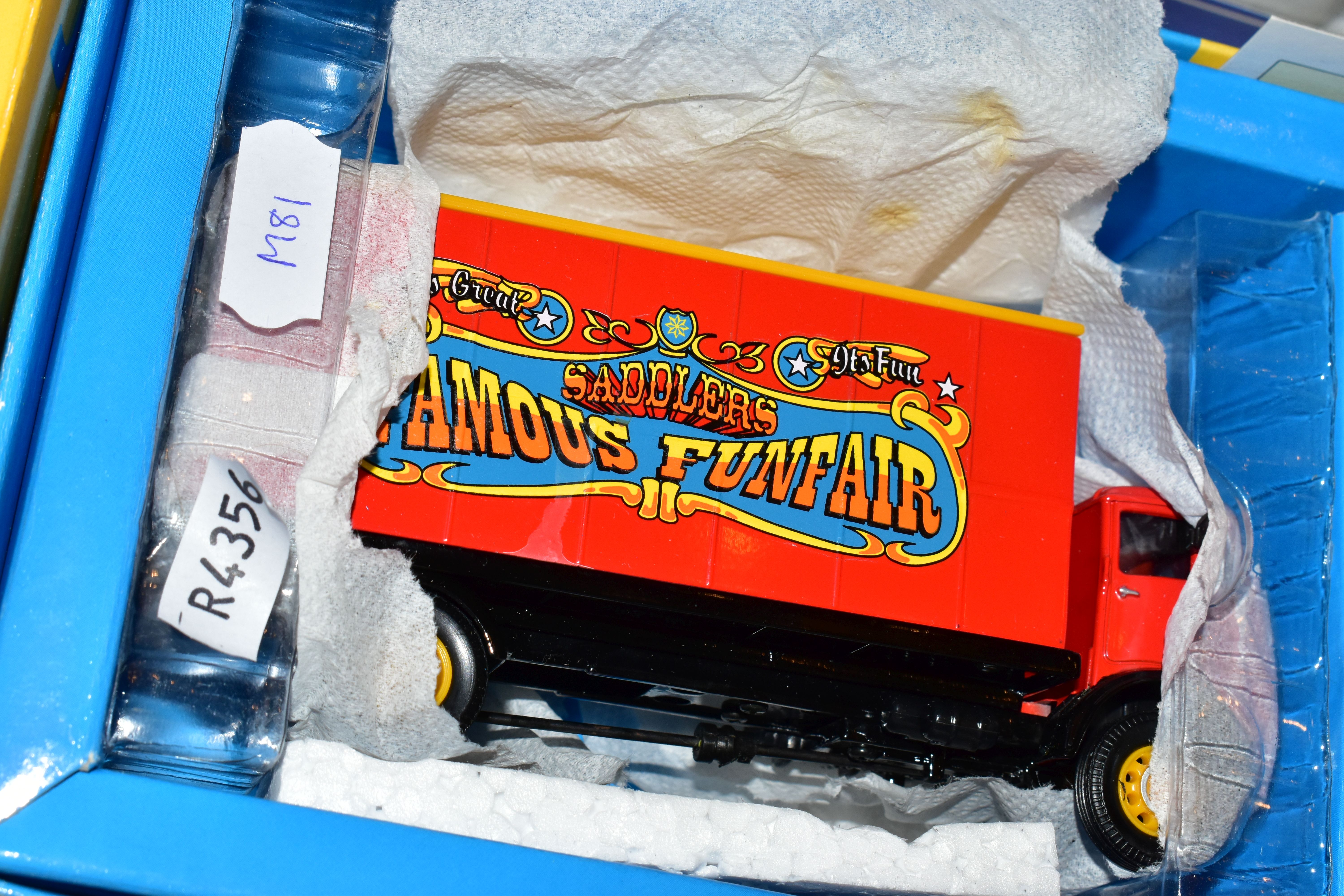 FOUR BOXED CORGI CLASSICS CIRCUS AND SHOWMANS COLLECTIONS DIECAST VEHICLES, Circus Pinder Jean - Image 5 of 8