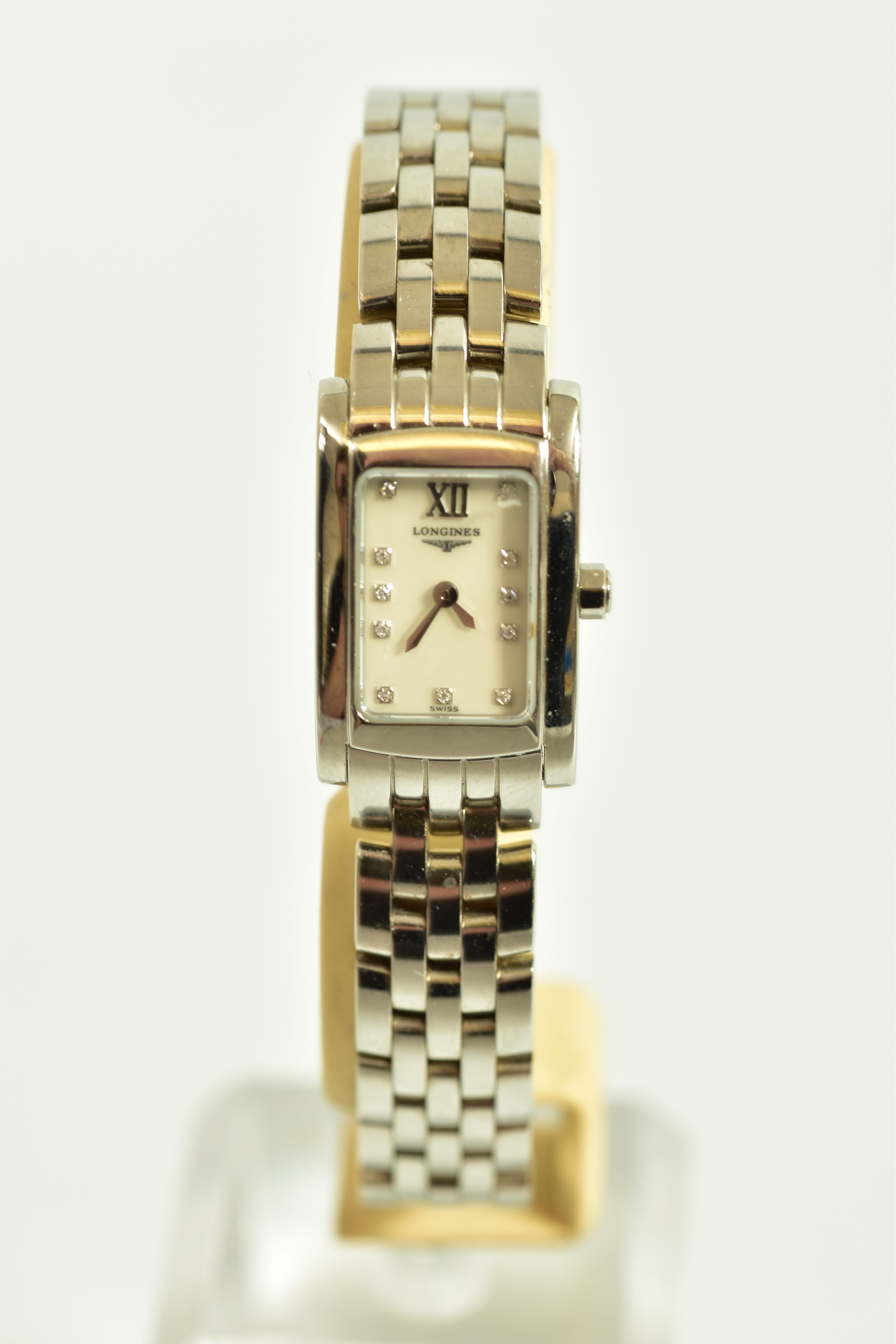 A LADYS LONGINES DOLCE VITA QUARTZ WRISTWATCH, Mother of Pearl dial with diamond dot markers,