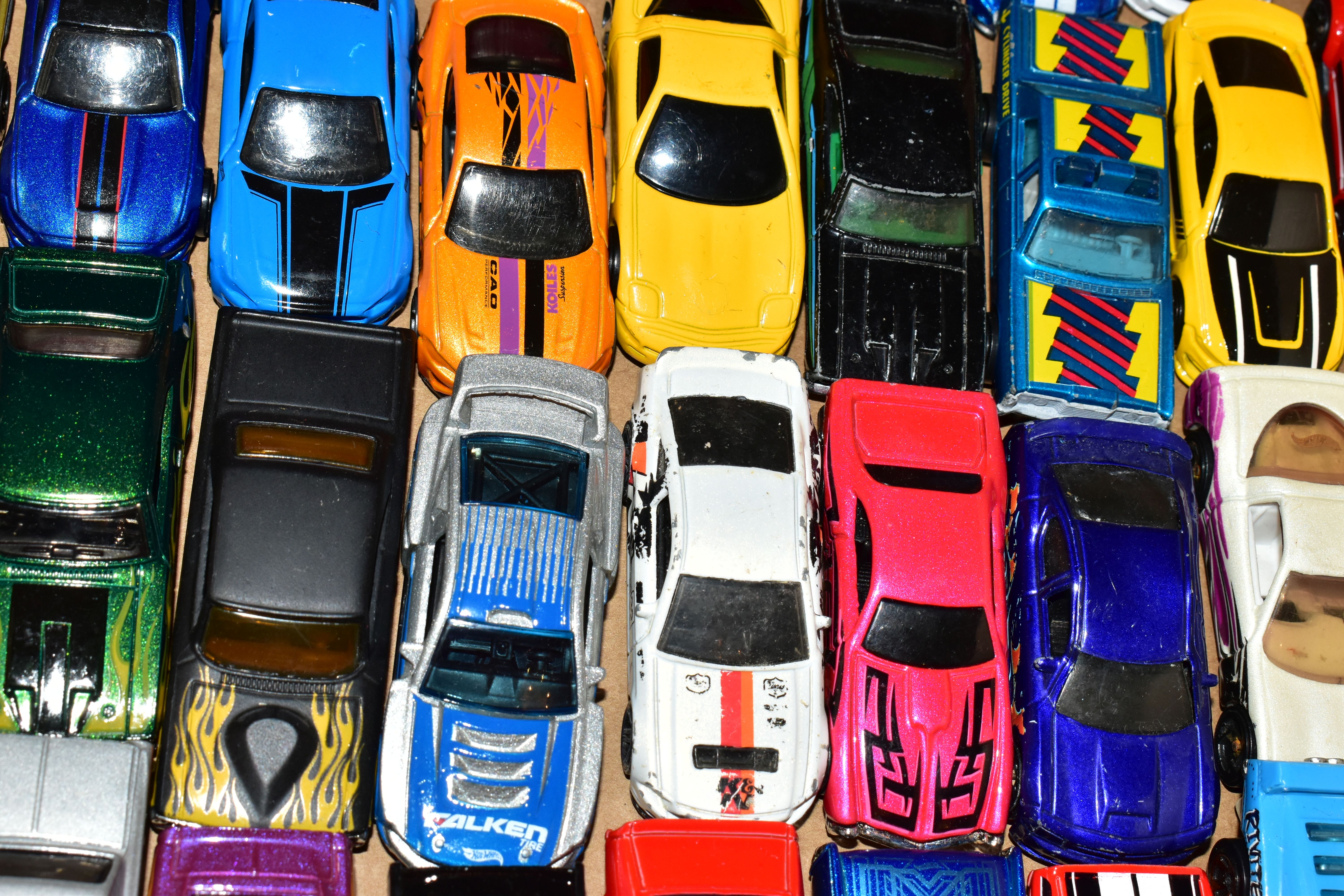 A LARGE QUANTITY OF UNBOXED AND ASSORTED MODERN DIECAST VEHICLES, vast majority are 1990's and later - Image 26 of 26