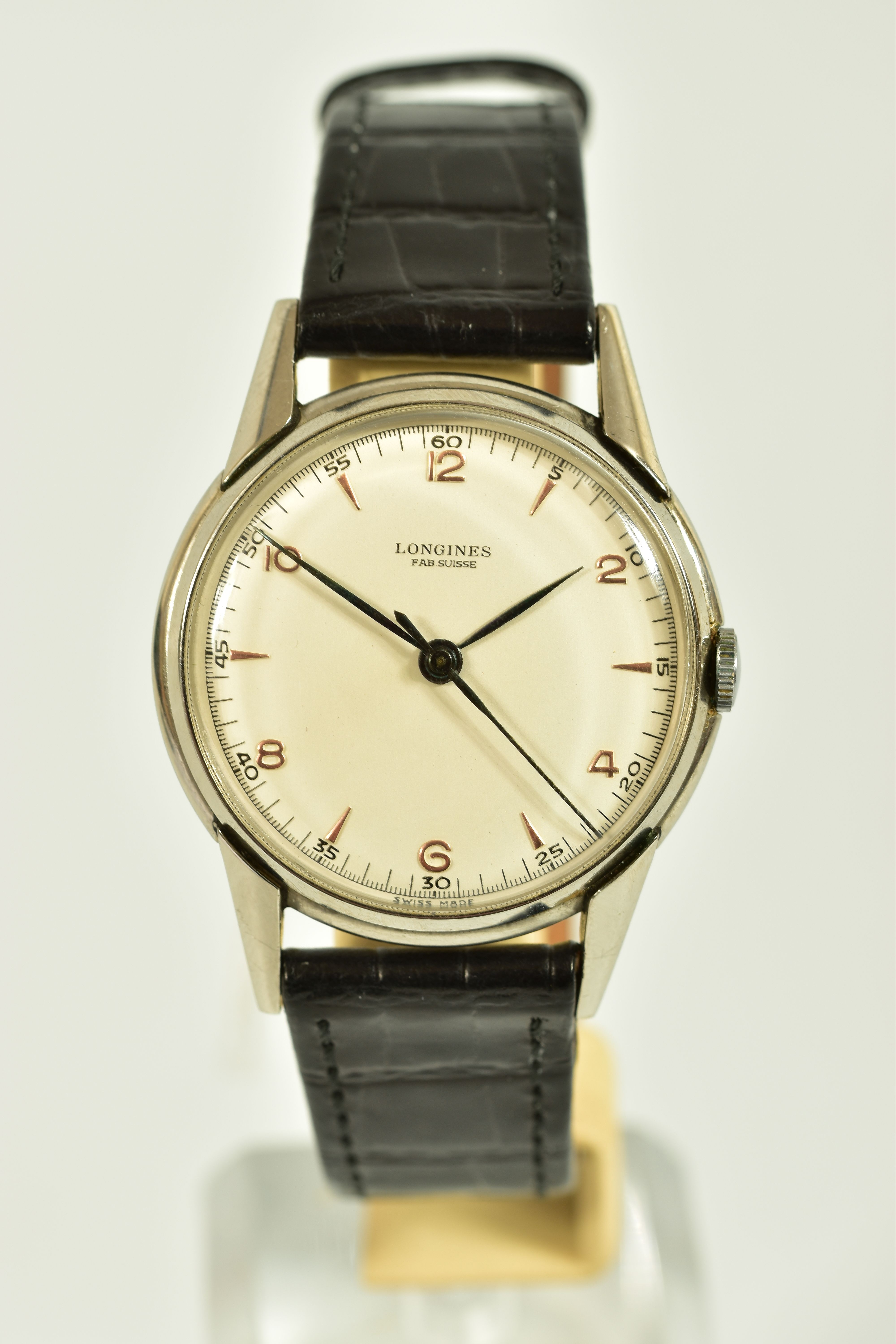A MECHANICAL LONGINES WRISTWATCH, silvered dial signed 'Longines fab Suisse', rose coloured baton
