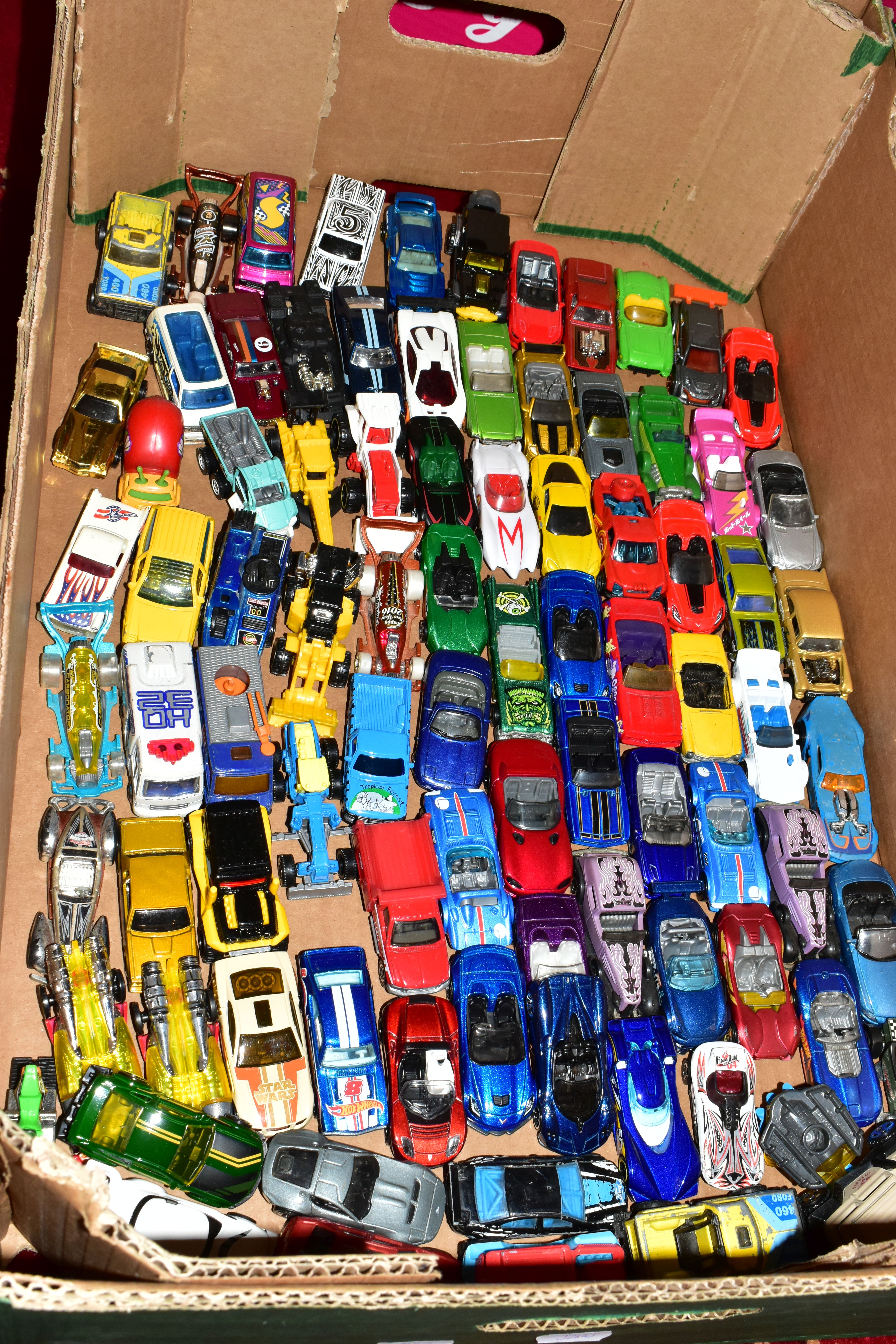 A LARGE QUANTITY OF UNBOXED AND ASSORTED MODERN DIECAST VEHICLES, vast majority are 1990's and later - Image 11 of 26