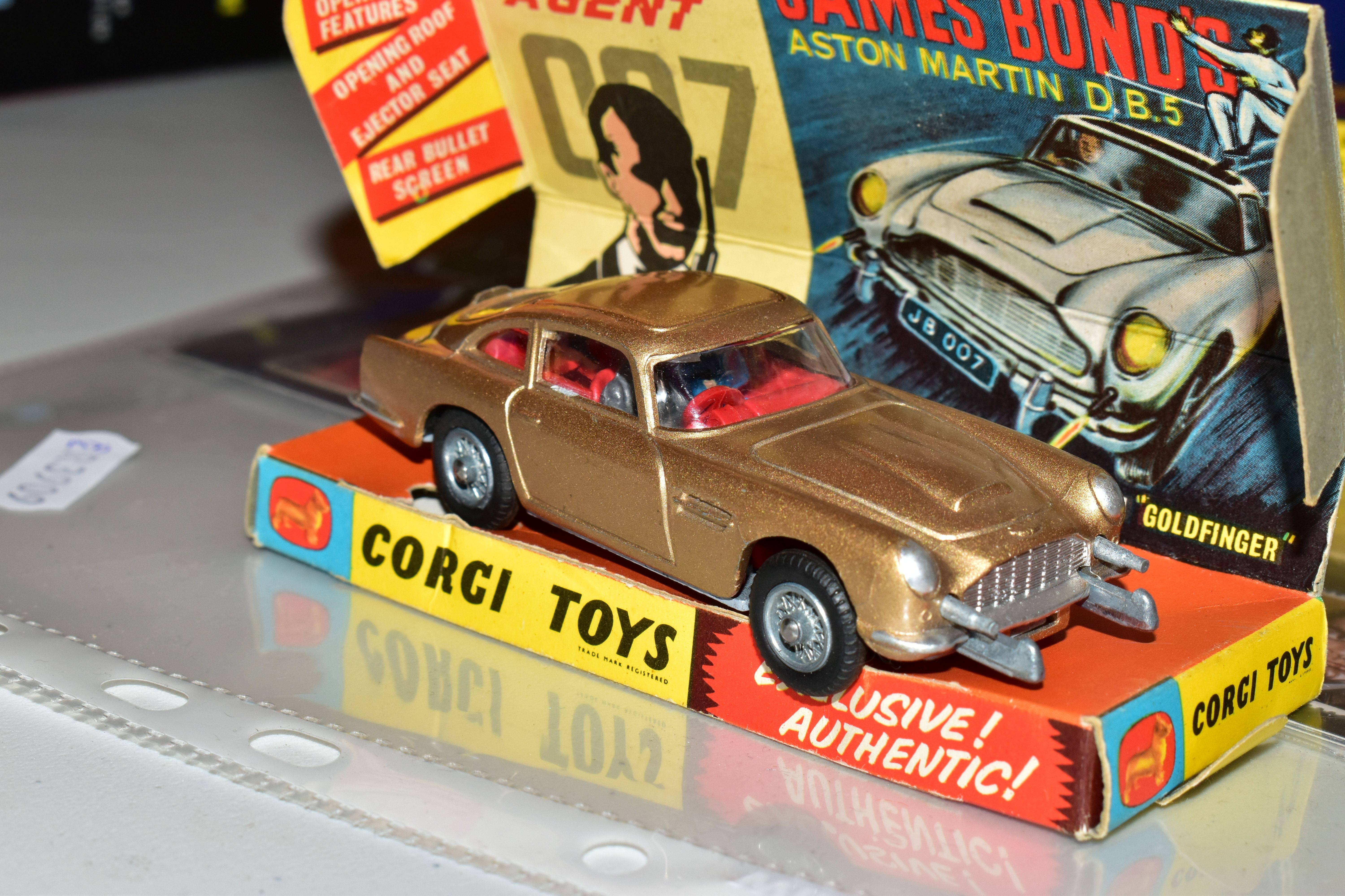 A BOXED CORGI TOYS JAMES BOND'S ASTON MARTIN D.B.5, No.261, working features, complete with one - Image 3 of 5