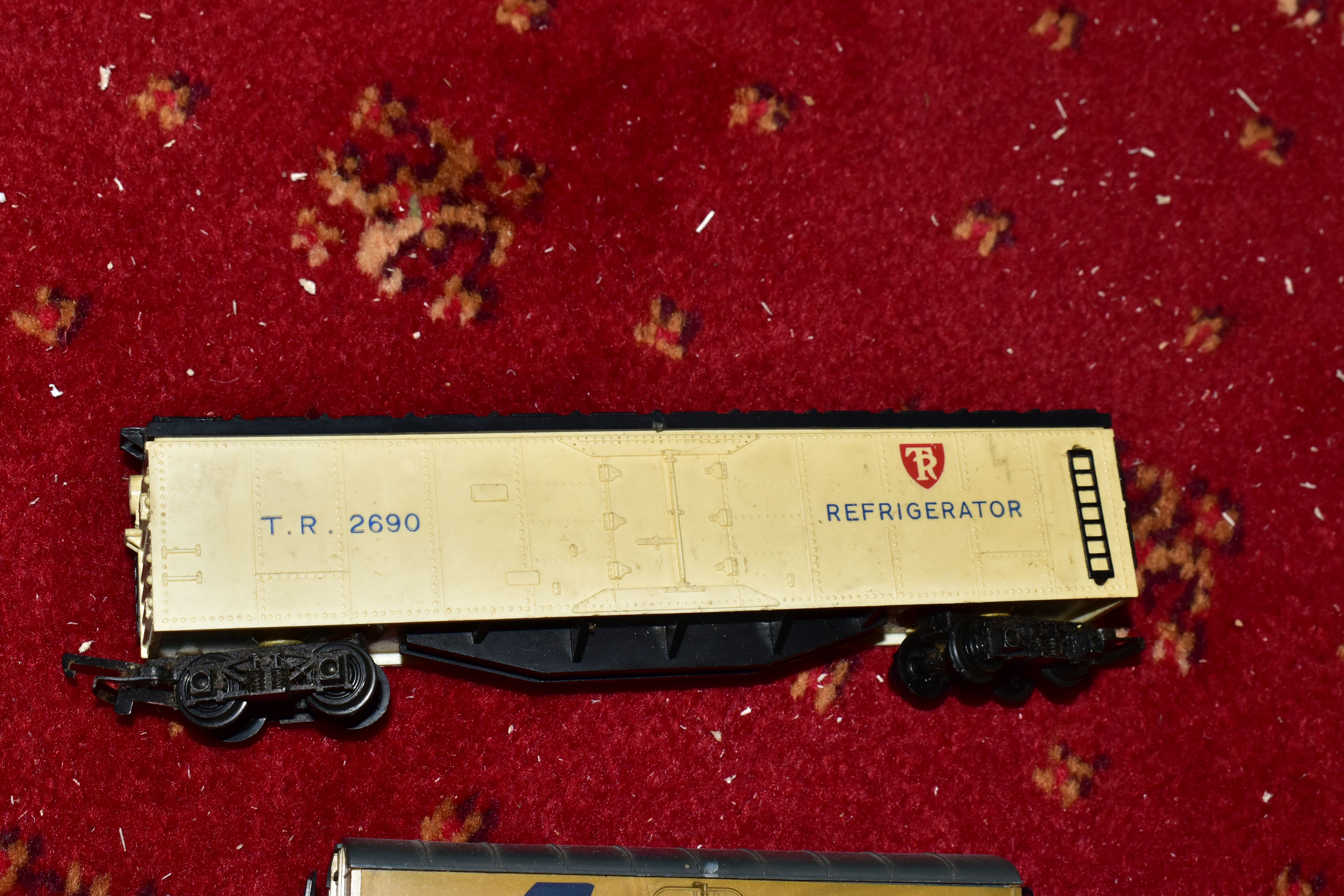 A QUANTITY OF BOXED AND UNBOXED ASSORTED OO & HO GAUGE WAGONS, to include Hornby, Tri-ang Hornby, - Image 9 of 13