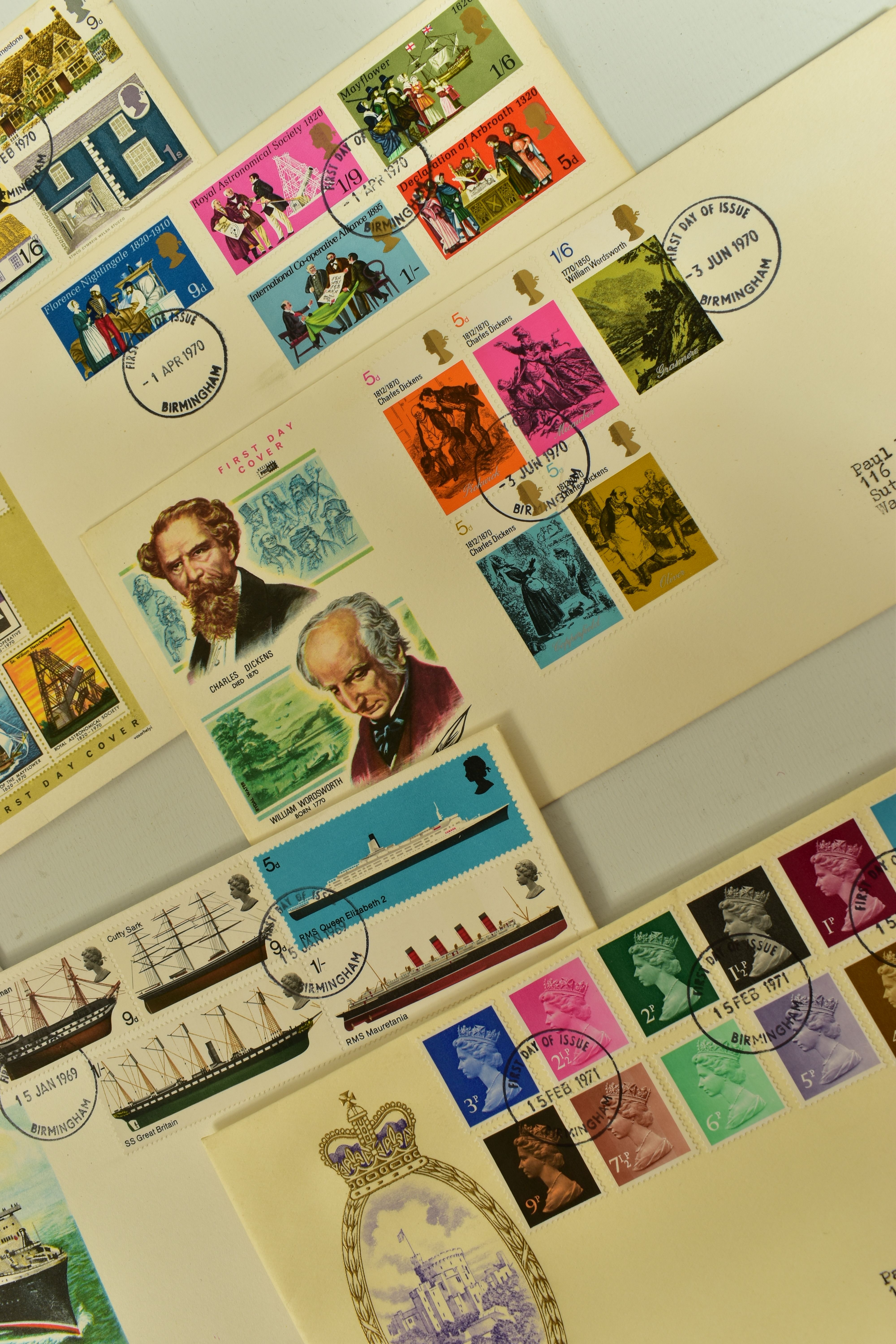 A RANGE OF FIRST DAY COVERS AND WORLDWIDE STAMPS, across a number of albums and loose in tins, the - Image 25 of 31
