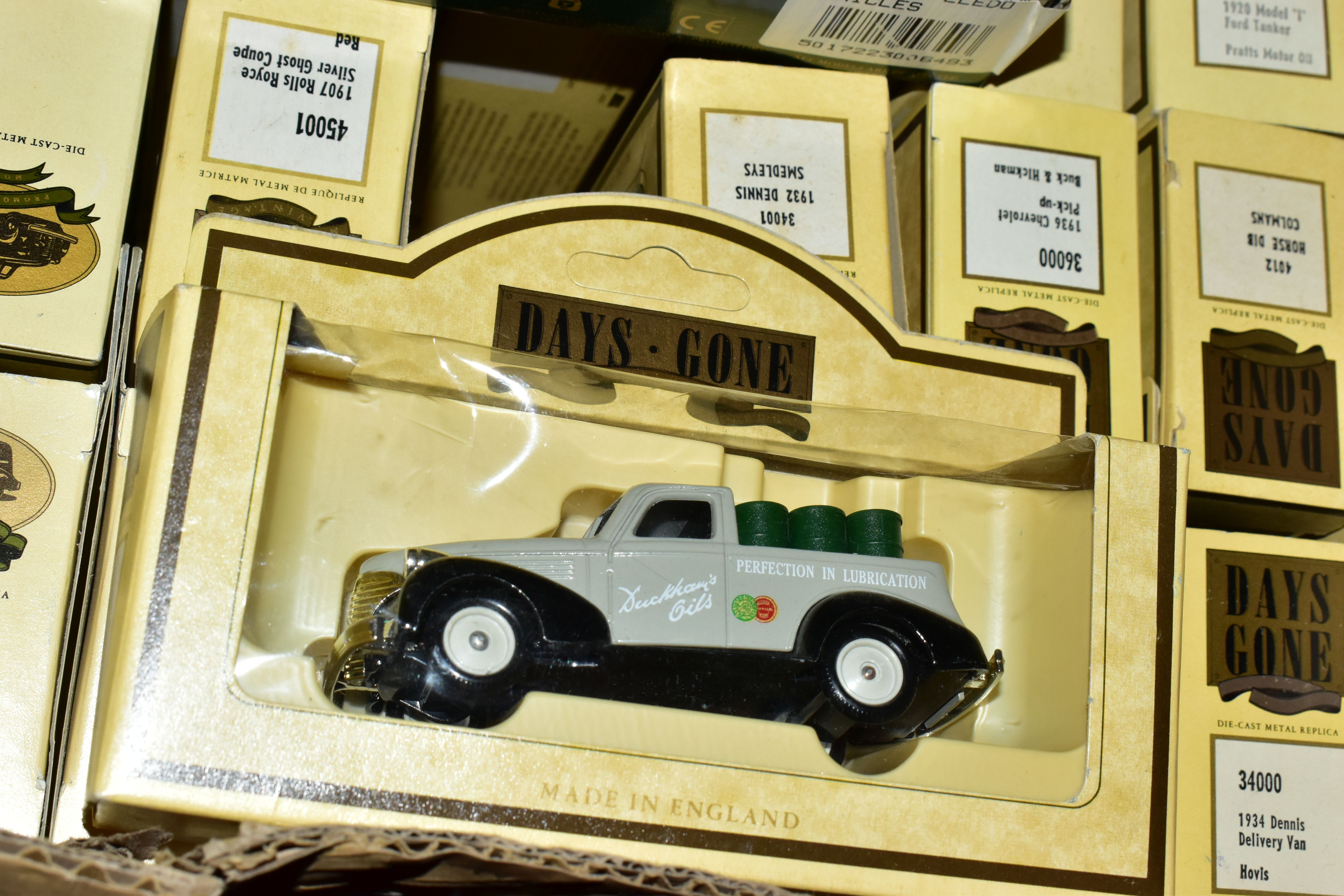 A QUANTITY OF BOXED MODERN LLEDO 'DAYS GONE' DIECAST VEHICLES, three modern Matchbox diecast - Image 7 of 15