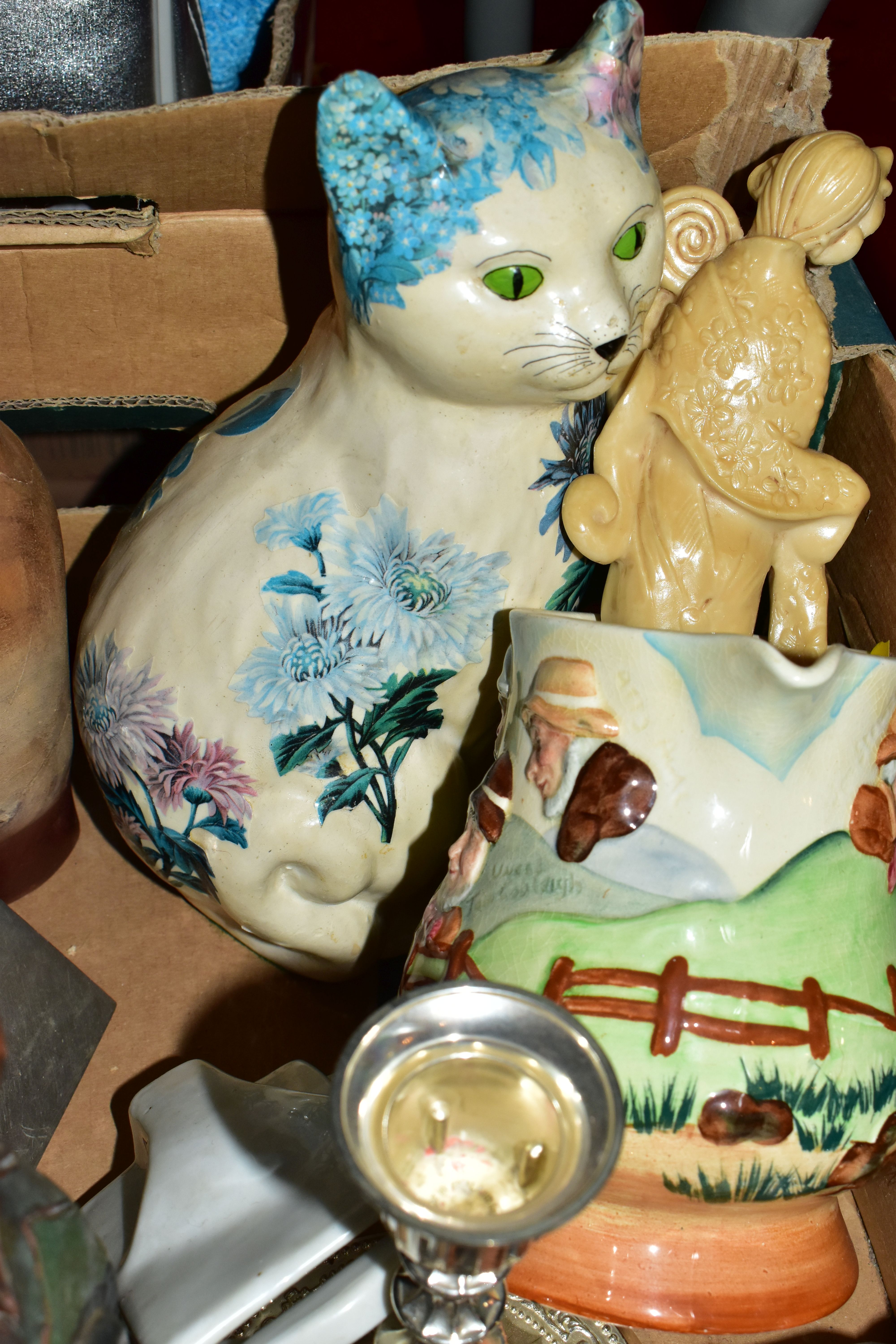 THREE BOXES AND LOOSE CERAMICS, GLASS, AND MISCELANEOUS ITEMS, including three Royal Worcester - Image 8 of 15