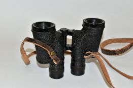 A BOXED PAIR OF WORLD WAR TWO ERA BINOCULARS, in brown leather case, by REL Canada,