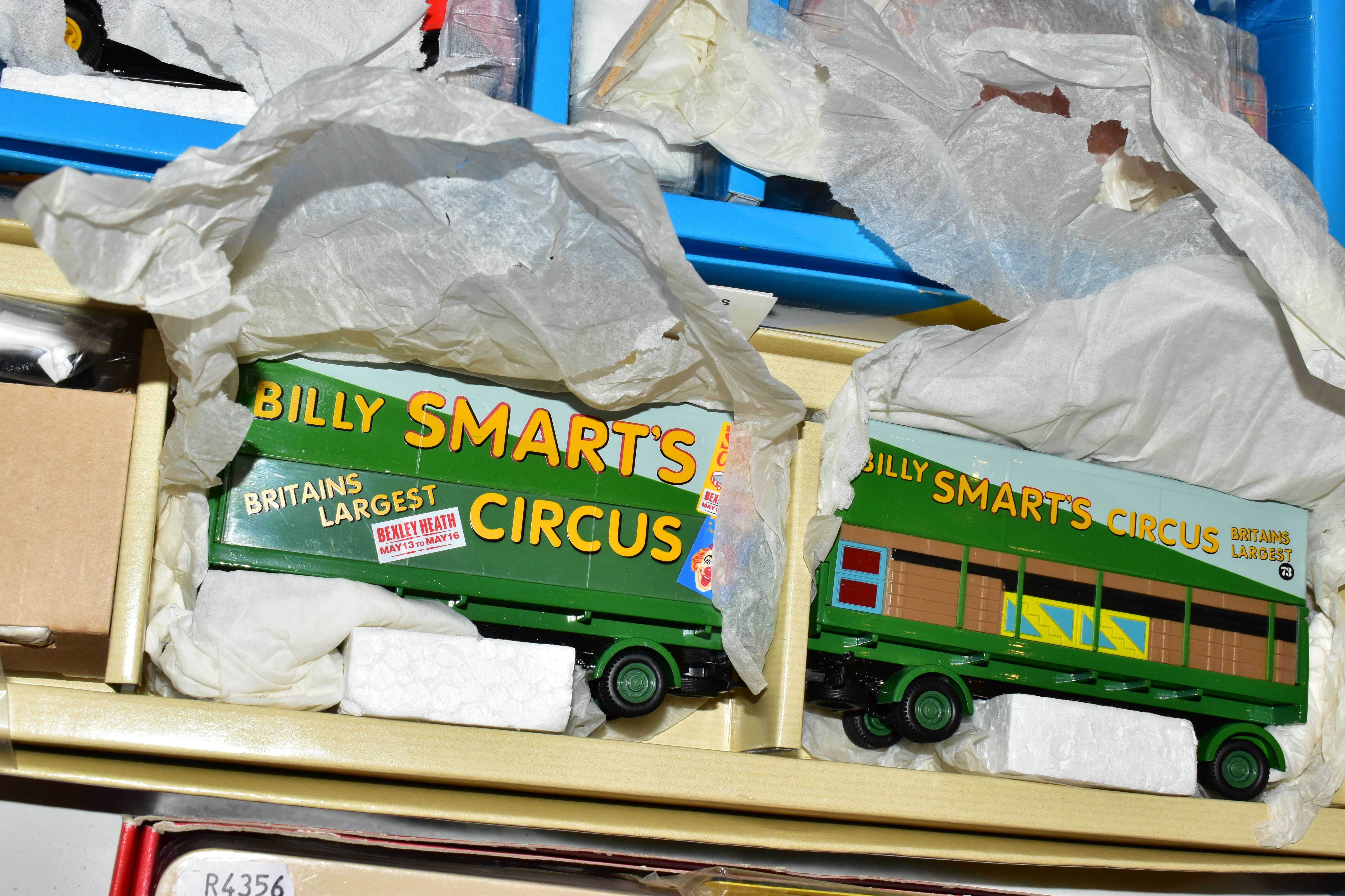 FOUR BOXED CORGI CLASSICS CIRCUS AND SHOWMANS COLLECTIONS DIECAST VEHICLES, Circus Pinder Jean - Image 4 of 8