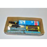 A QUANTITY OF BOXED AND UNBOXED N GAUGE AMERICAN OUTLINE LOCOMOTIVES AND ROLLING STOCK, to include