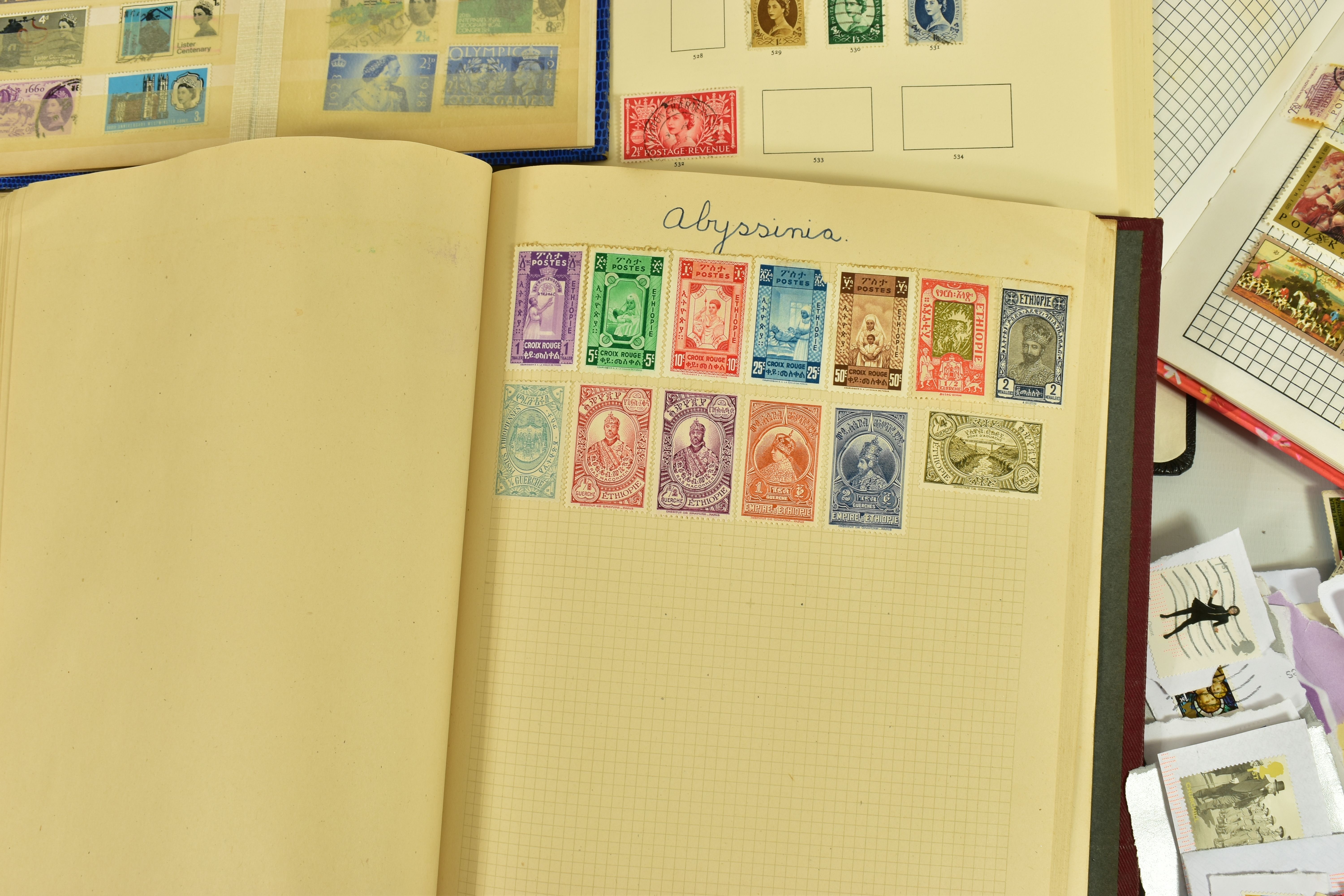 A RANGE OF FIRST DAY COVERS AND WORLDWIDE STAMPS, across a number of albums and loose in tins, the - Image 8 of 31