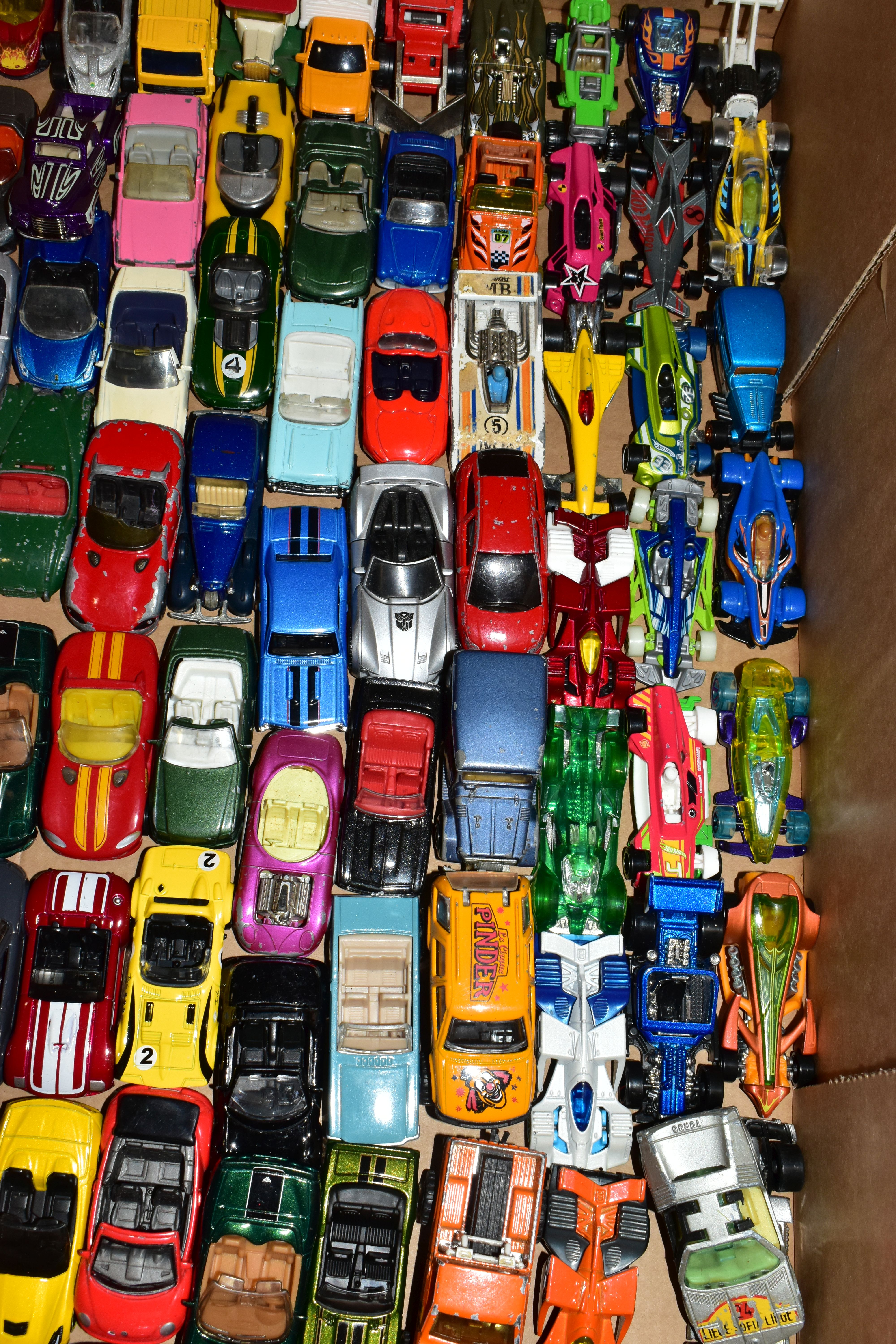 A LARGE QUANTITY OF UNBOXED AND ASSORTED MODERN DIECAST VEHICLES, vast majority are 1990's and later - Image 20 of 26