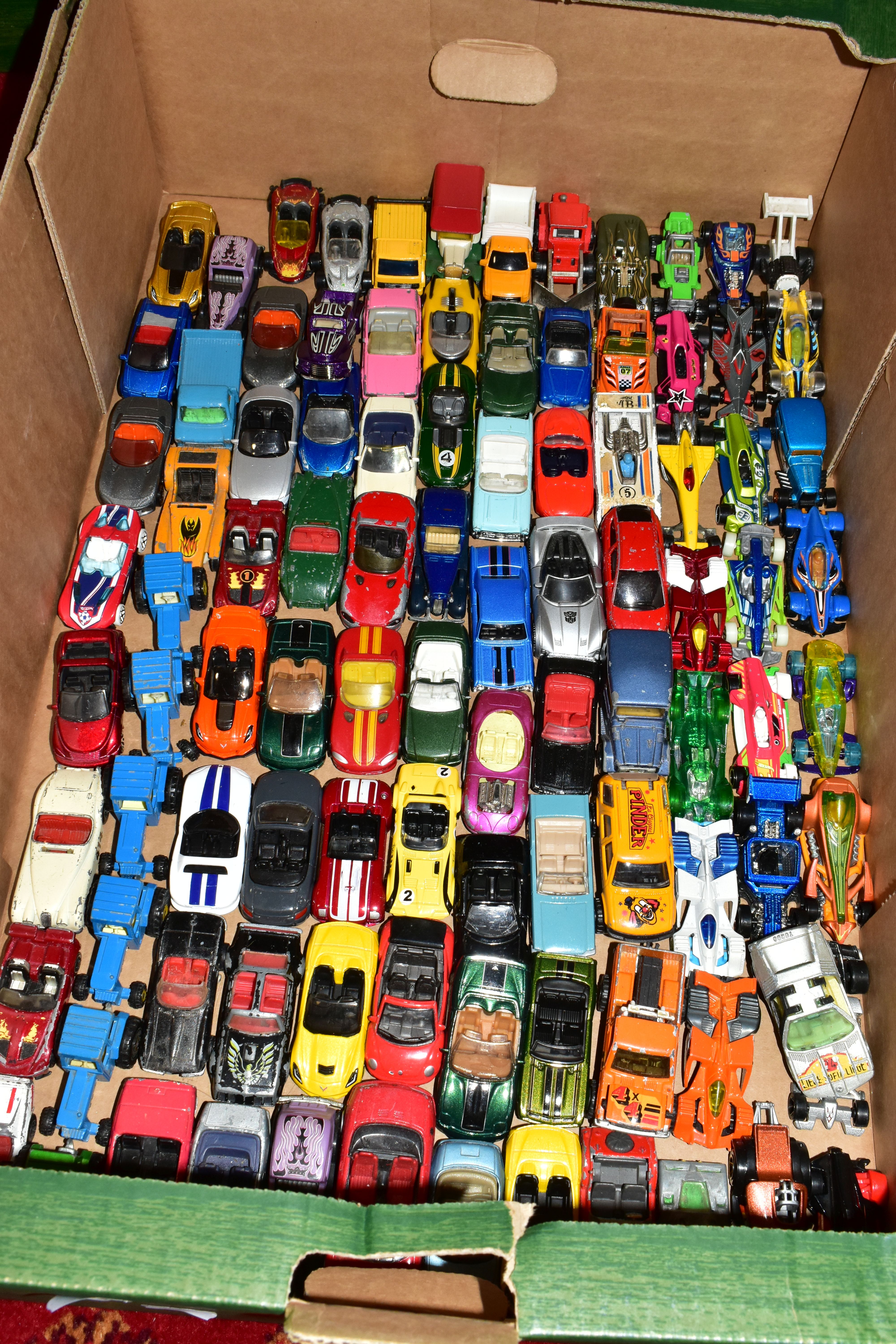 A LARGE QUANTITY OF UNBOXED AND ASSORTED MODERN DIECAST VEHICLES, vast majority are 1990's and later - Image 17 of 26