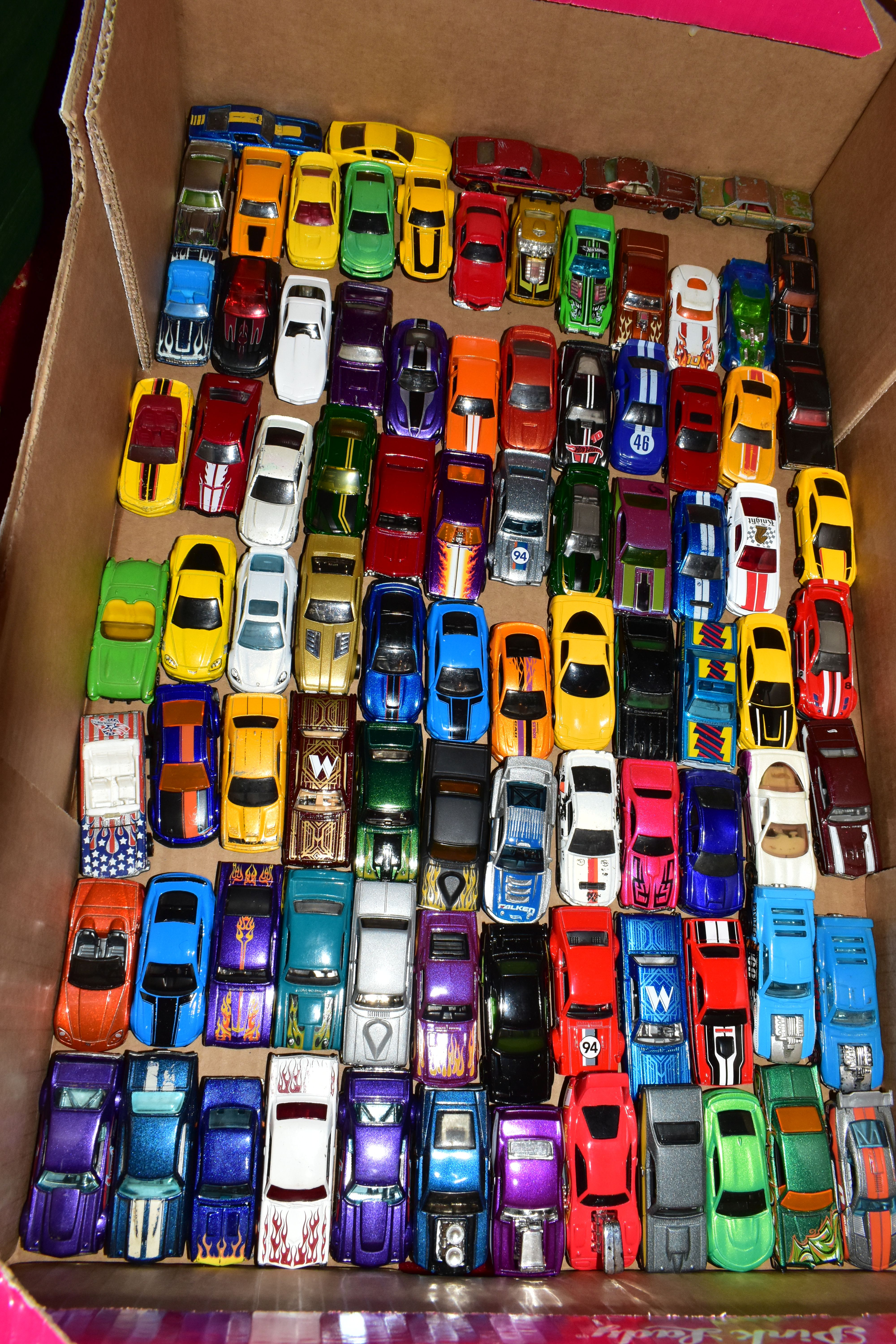 A LARGE QUANTITY OF UNBOXED AND ASSORTED MODERN DIECAST VEHICLES, vast majority are 1990's and later - Image 23 of 26