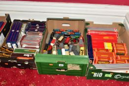 A QUANTITY OF BOXED AND UNBOXED ASSORTED OO & HO GAUGE WAGONS, to include Hornby, Tri-ang Hornby,