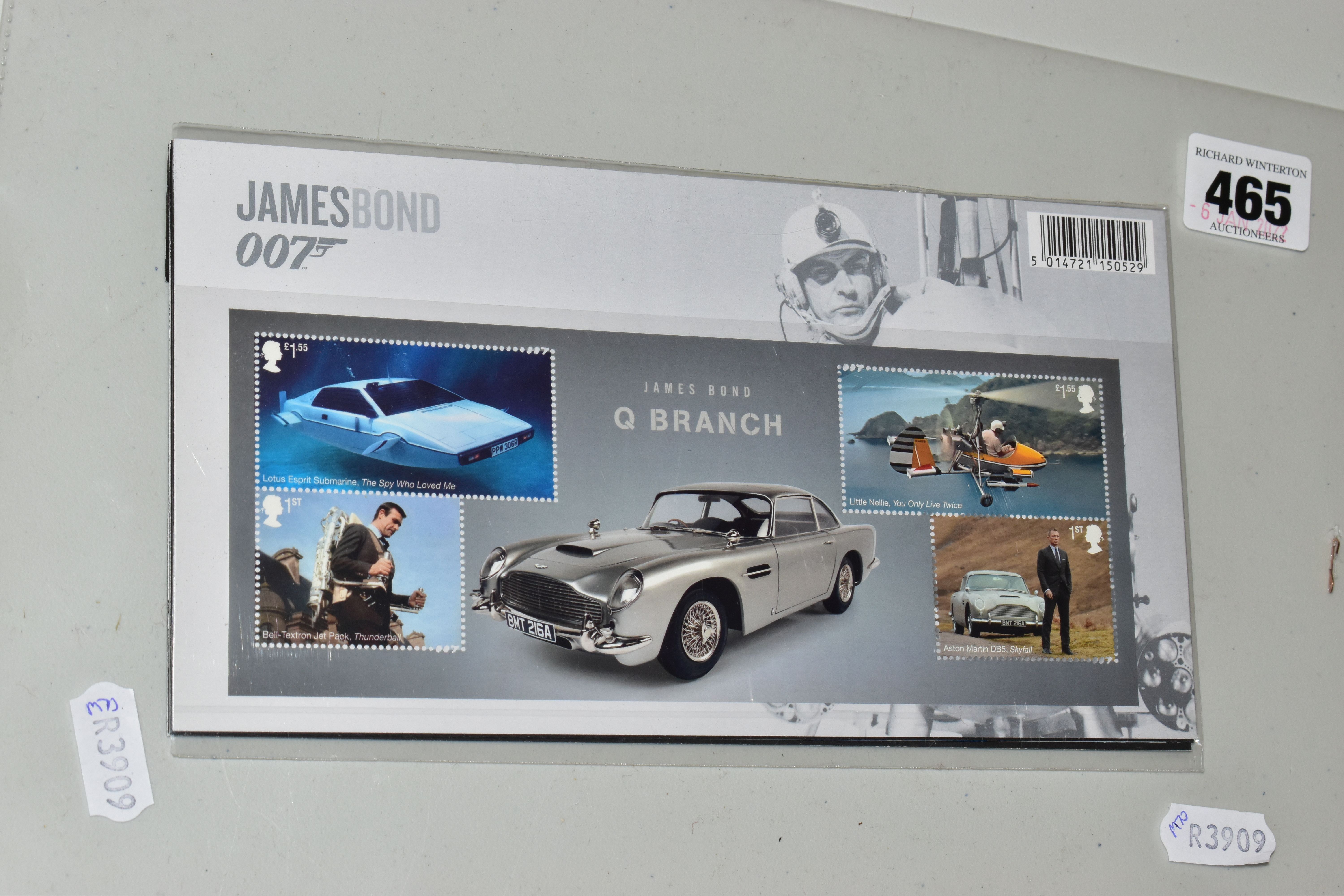 A BOXED CORGI TOYS JAMES BOND'S ASTON MARTIN D.B.5, No.261, working features, complete with one - Image 5 of 5