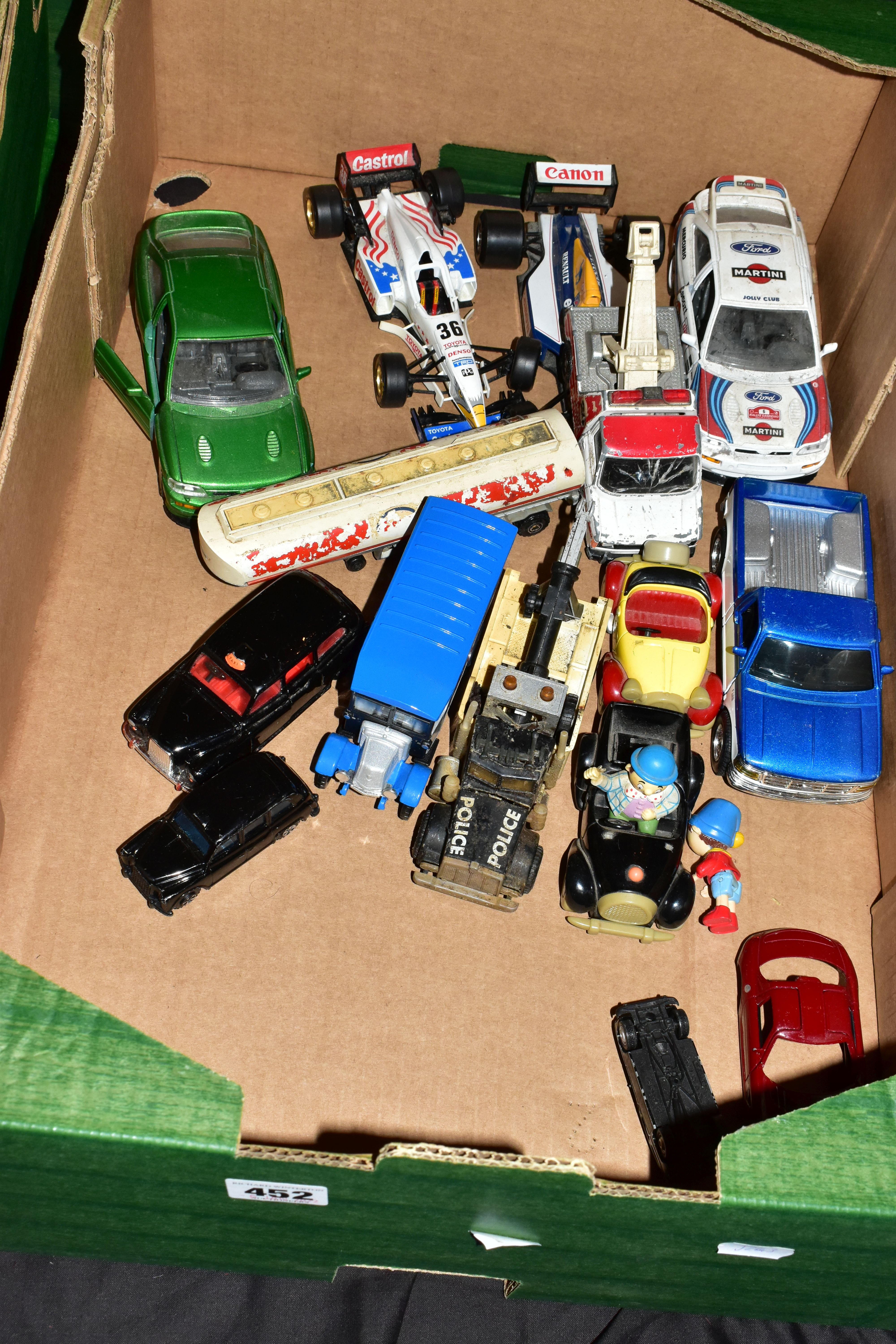 A QUANTITY OF UNBOXED AND ASSORTED PLAYWORN DIECAST AND PLASTIC VEHICLES, majority are modern - Image 7 of 18