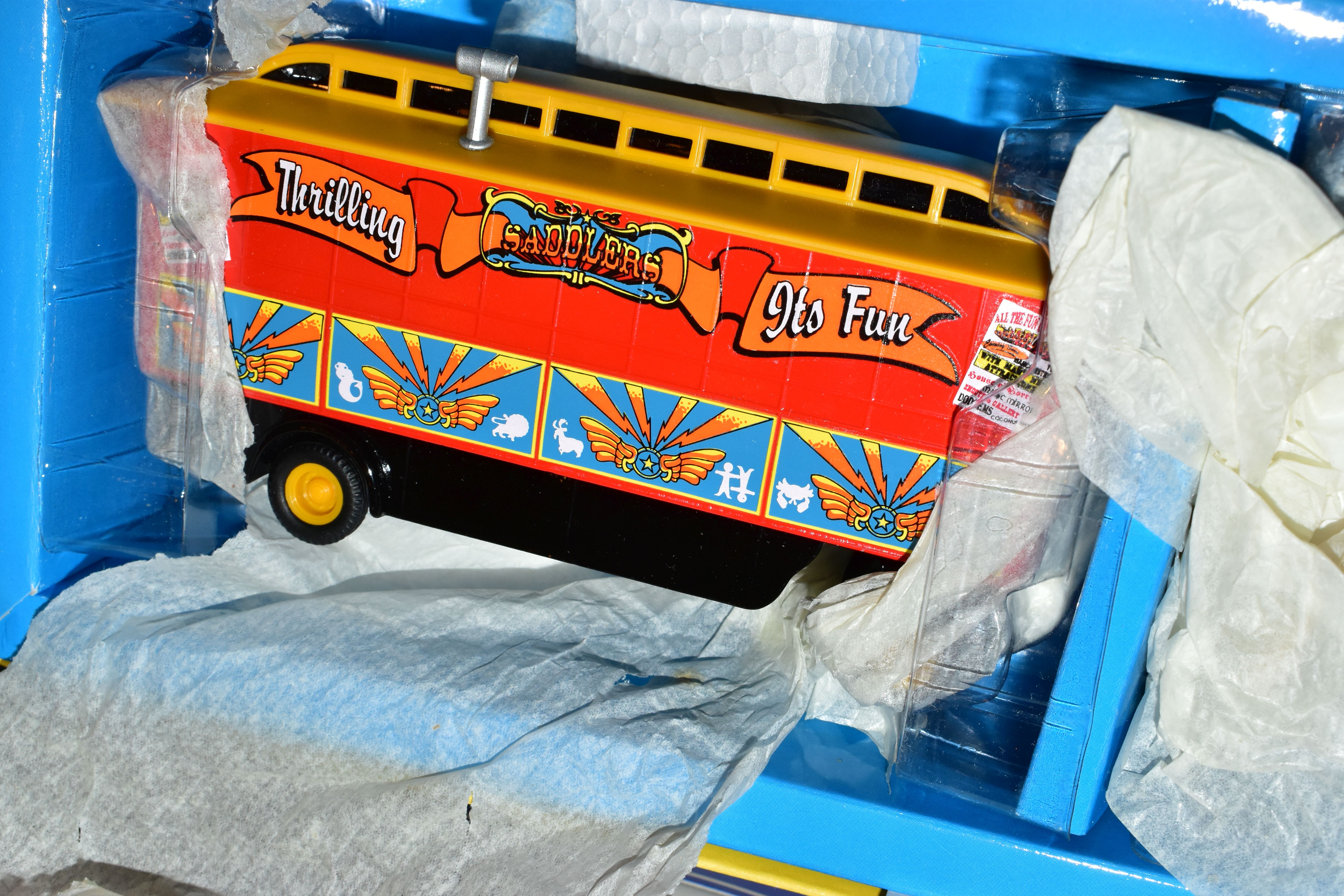 FOUR BOXED CORGI CLASSICS CIRCUS AND SHOWMANS COLLECTIONS DIECAST VEHICLES, Circus Pinder Jean - Image 6 of 8