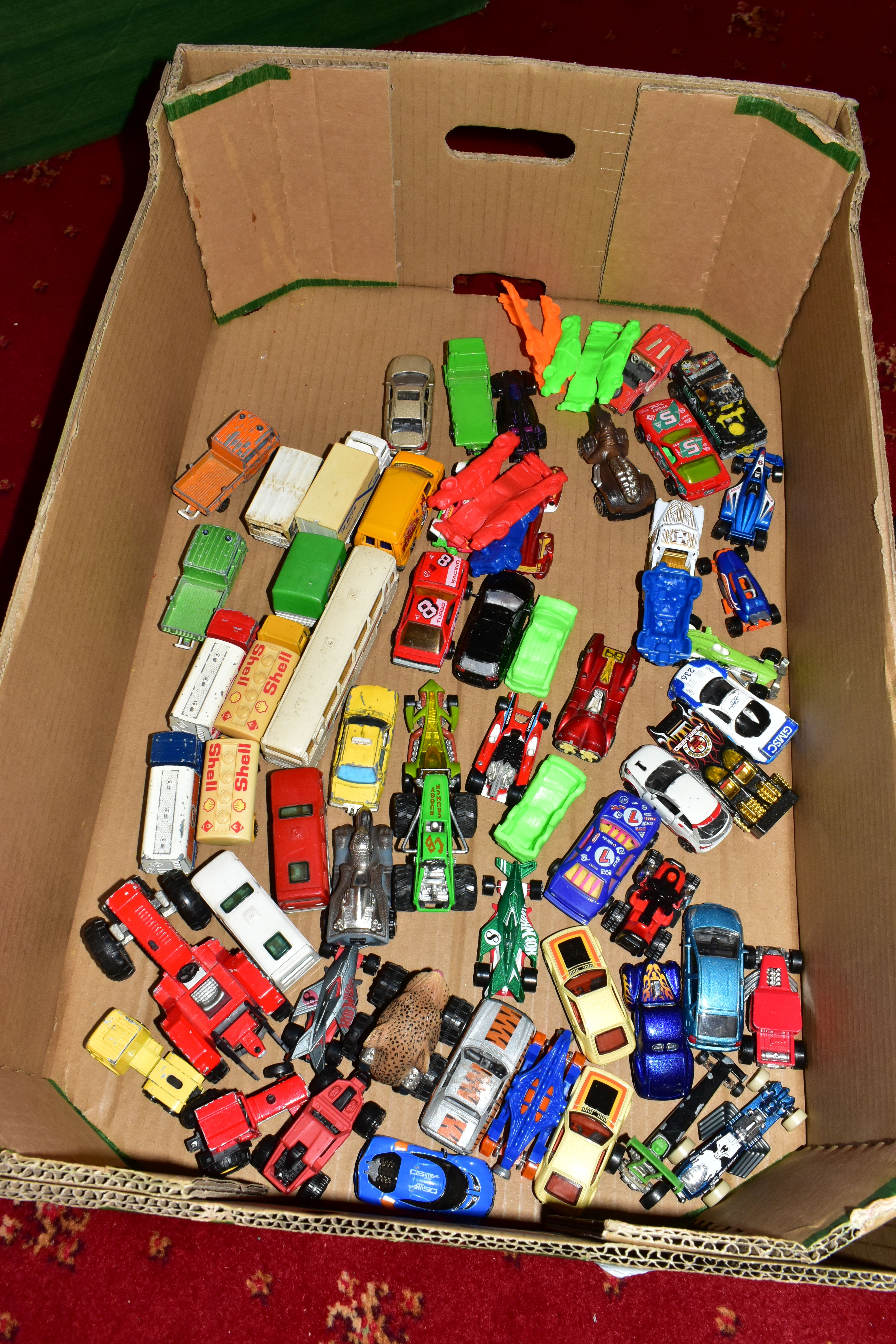 A LARGE QUANTITY OF UNBOXED AND ASSORTED MODERN DIECAST VEHICLES, vast majority are 1990's and later - Image 7 of 26