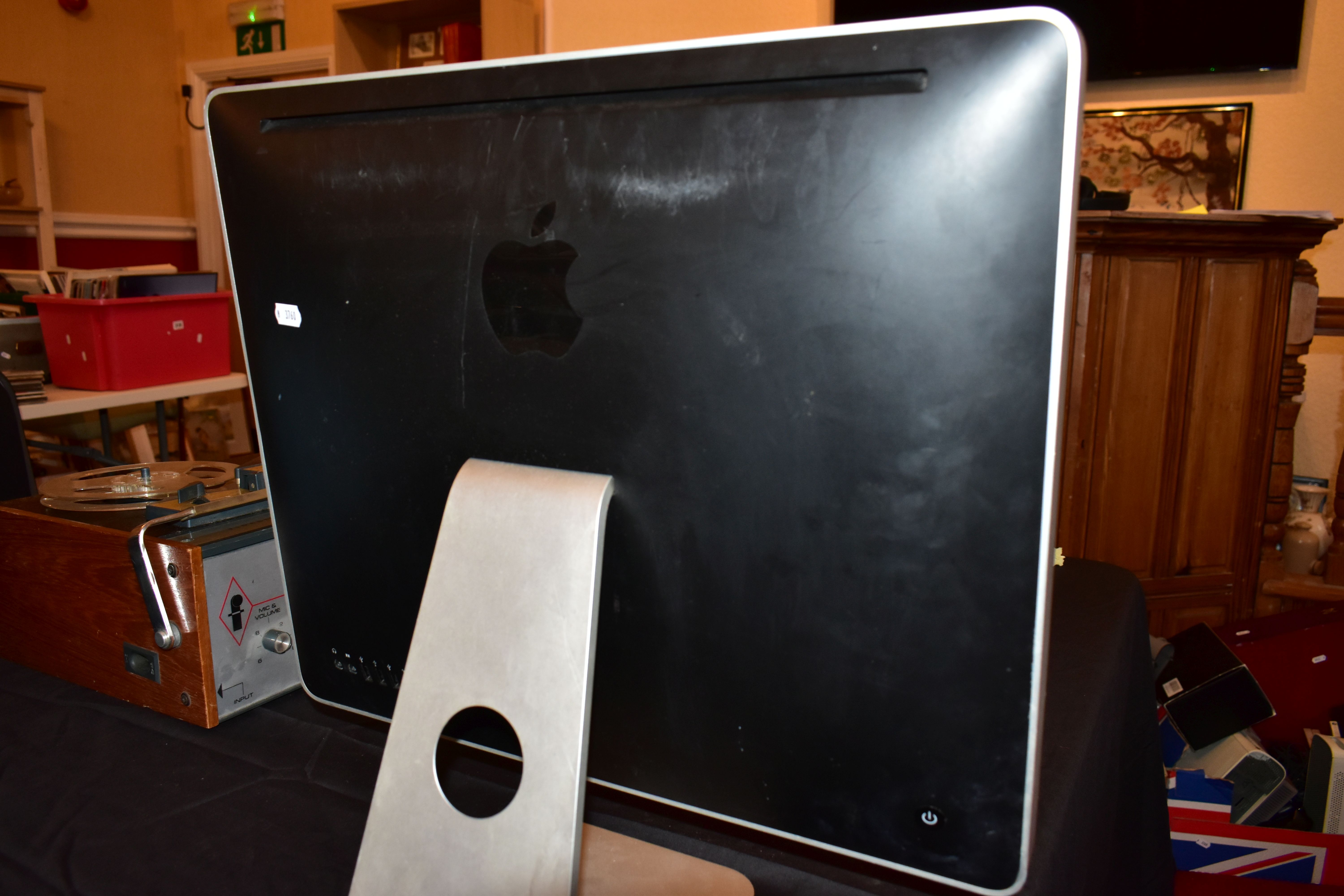 AN APPLE IMAC MODEL A1224 Serial No W8734DZ9X85 for spares or repairs ( condition of the case is - Image 2 of 6