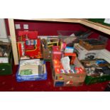 A LARGE QUANTITY OF BOXED AND UNBOXED OO/HO GAUGE LINESIDE BUILDINGS, ACCESSORIES, TRACK,