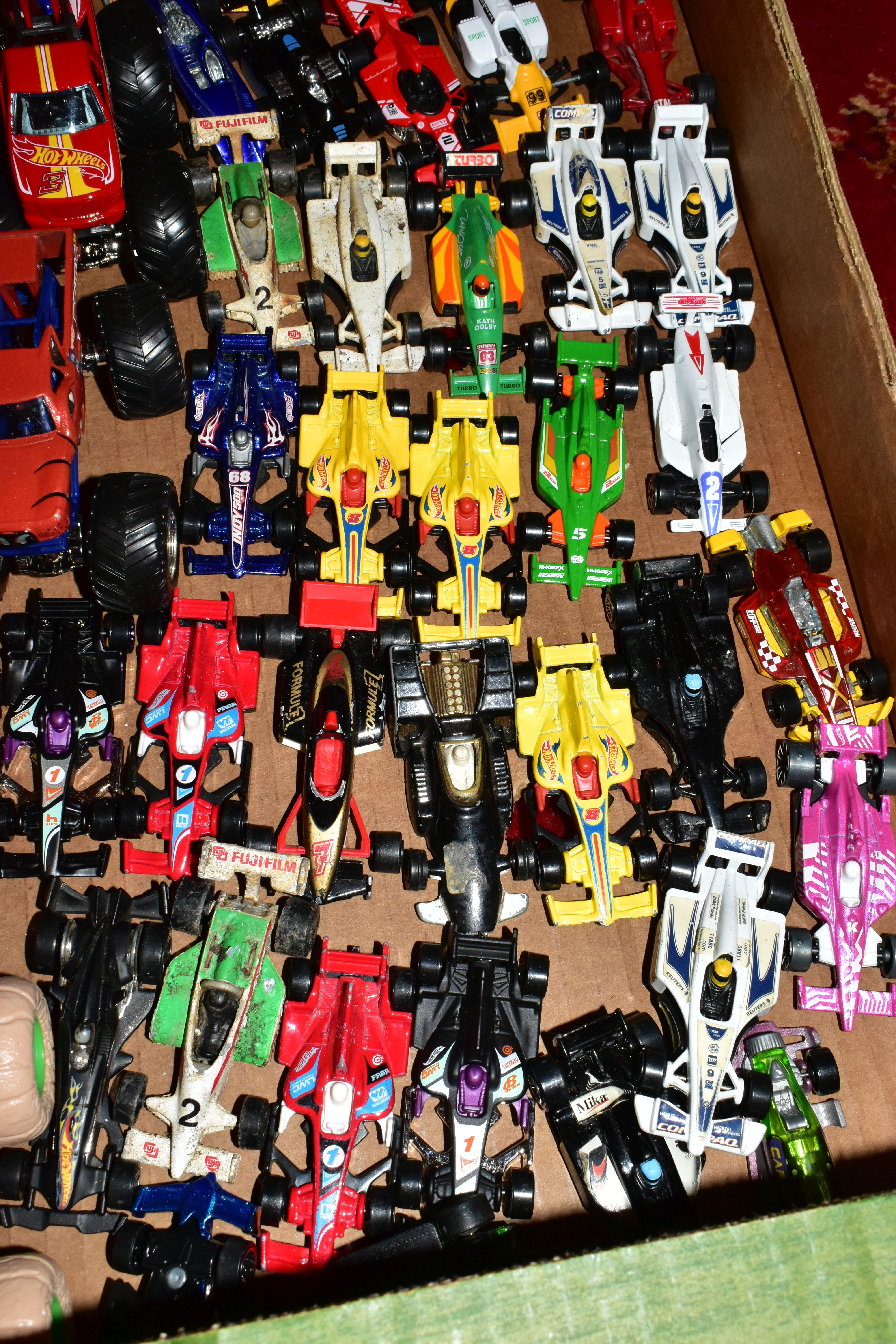 A LARGE QUANTITY OF UNBOXED AND ASSORTED MODERN DIECAST VEHICLES, vast majority are 1990's and later - Image 5 of 26