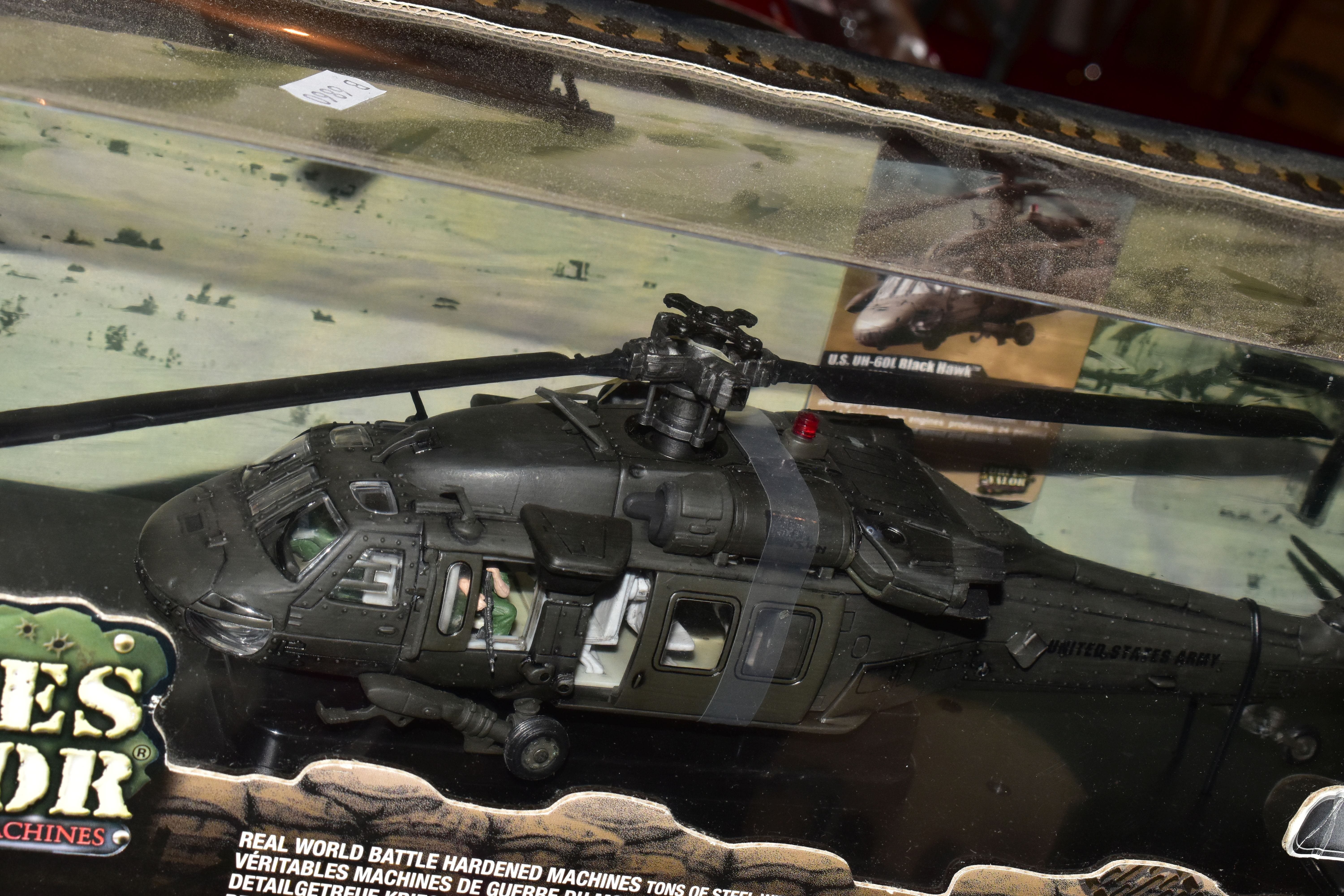 A BOXED UNIMAX FORCES OF VALOR DIECAST U.S. UH-60L BLACK HAWK HELICOPTER, Baghdad 2003, No.84000, - Image 2 of 6