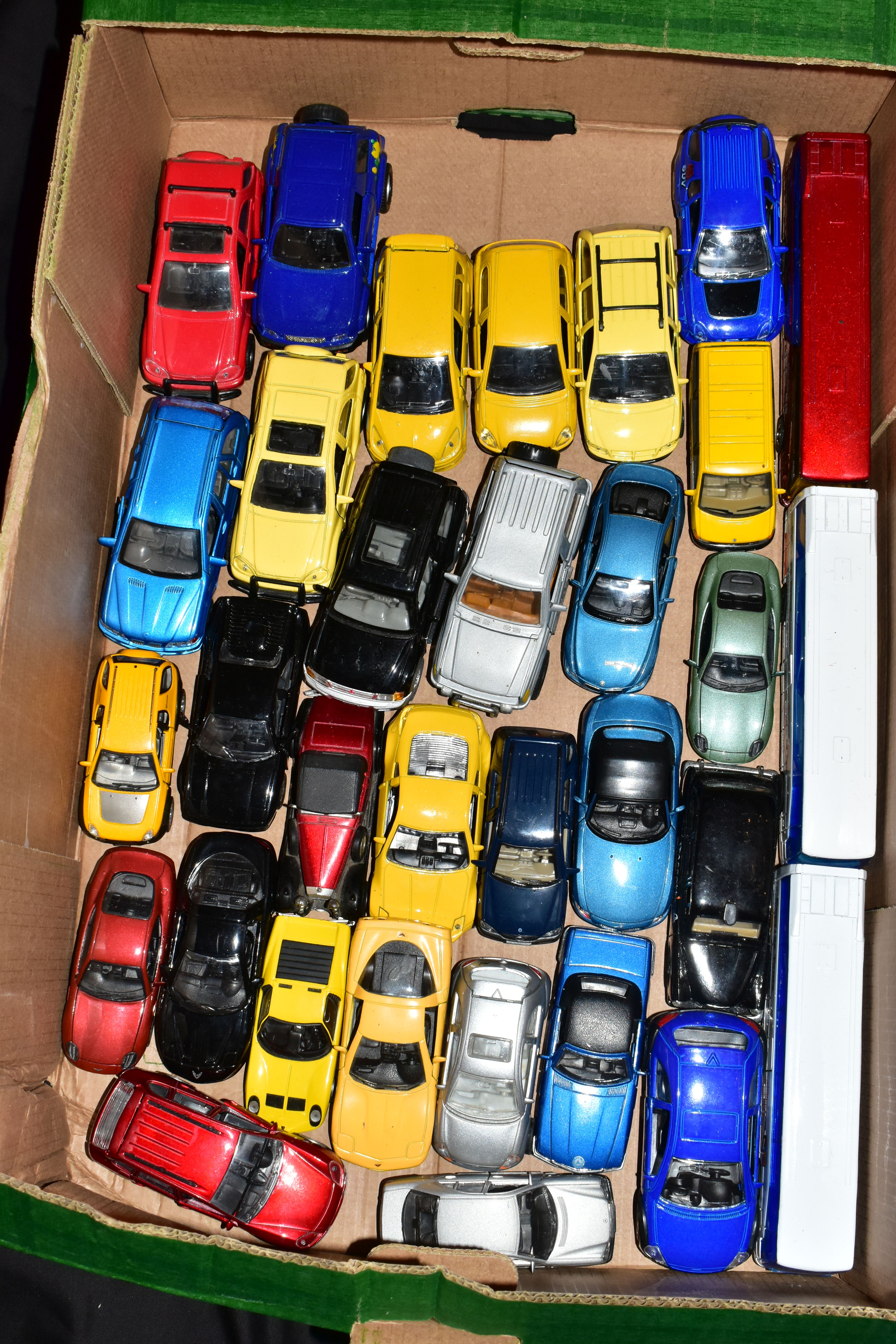 A QUANTITY OF UNBOXED AND ASSORTED PLAYWORN DIECAST AND PLASTIC VEHICLES, majority are modern - Image 2 of 18