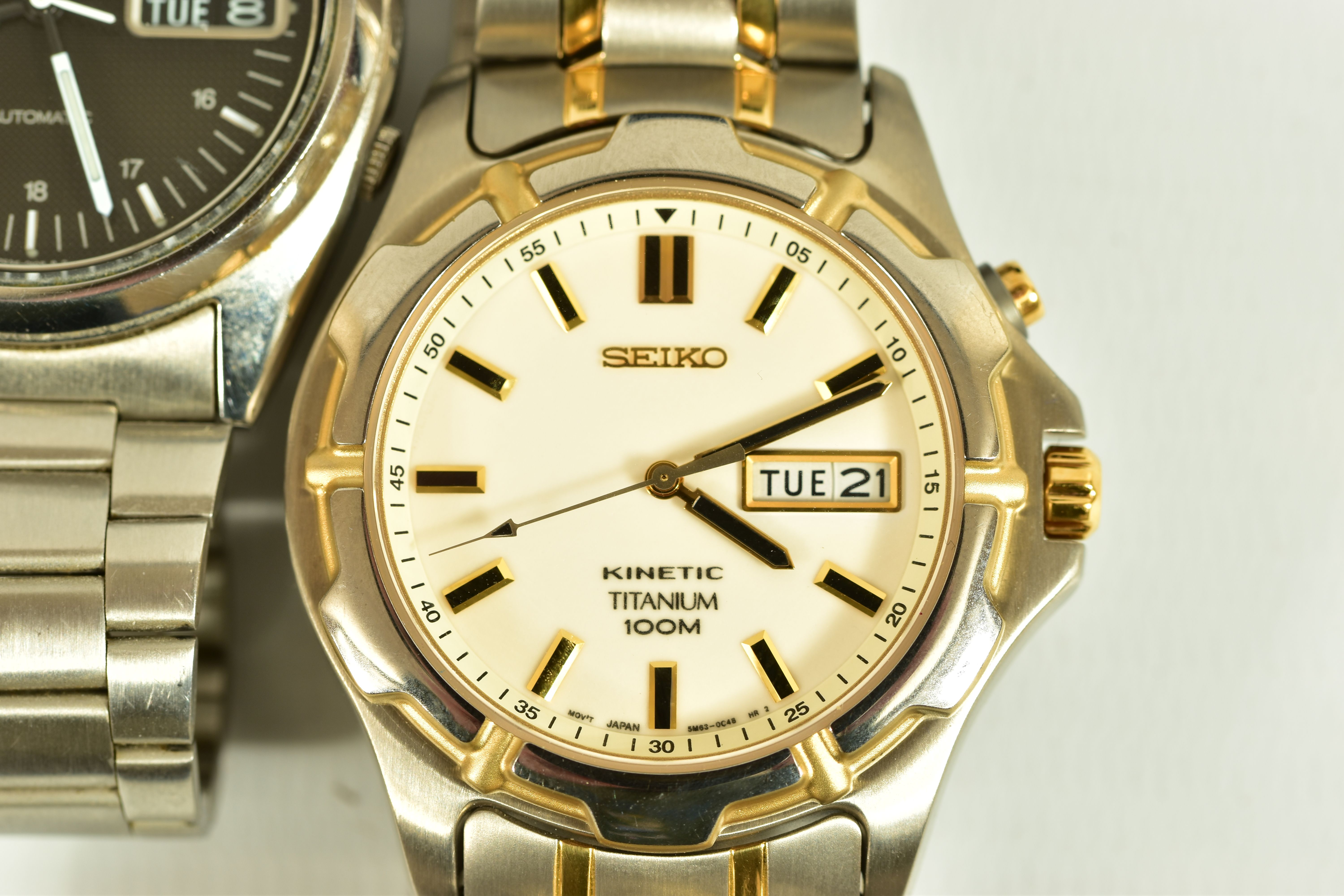 TWO SEIKO WRISTWATCHES, the first a Seiko Kinetic Titanium watch, cream dial with gold and black - Image 3 of 6