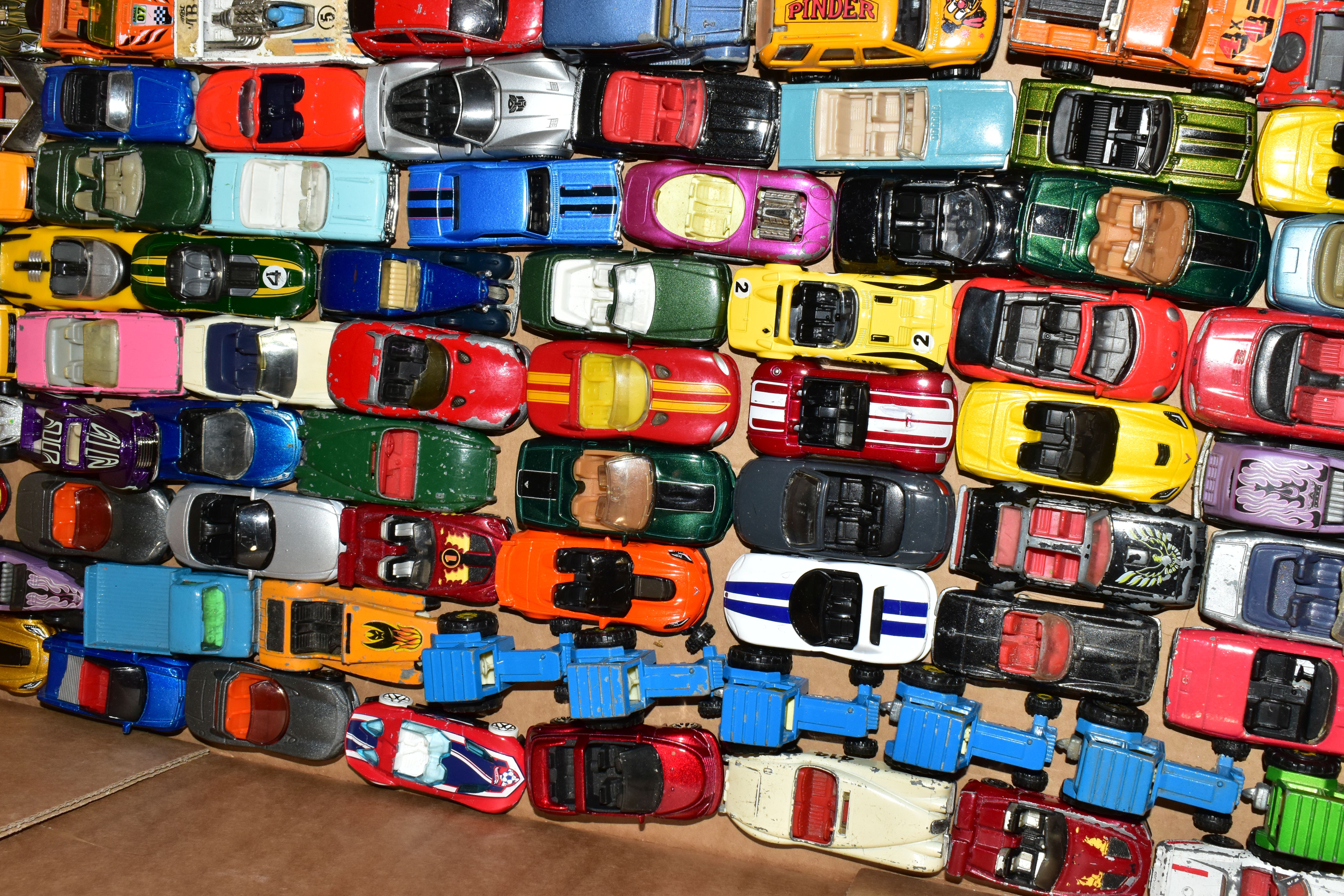 A LARGE QUANTITY OF UNBOXED AND ASSORTED MODERN DIECAST VEHICLES, vast majority are 1990's and later - Image 21 of 26