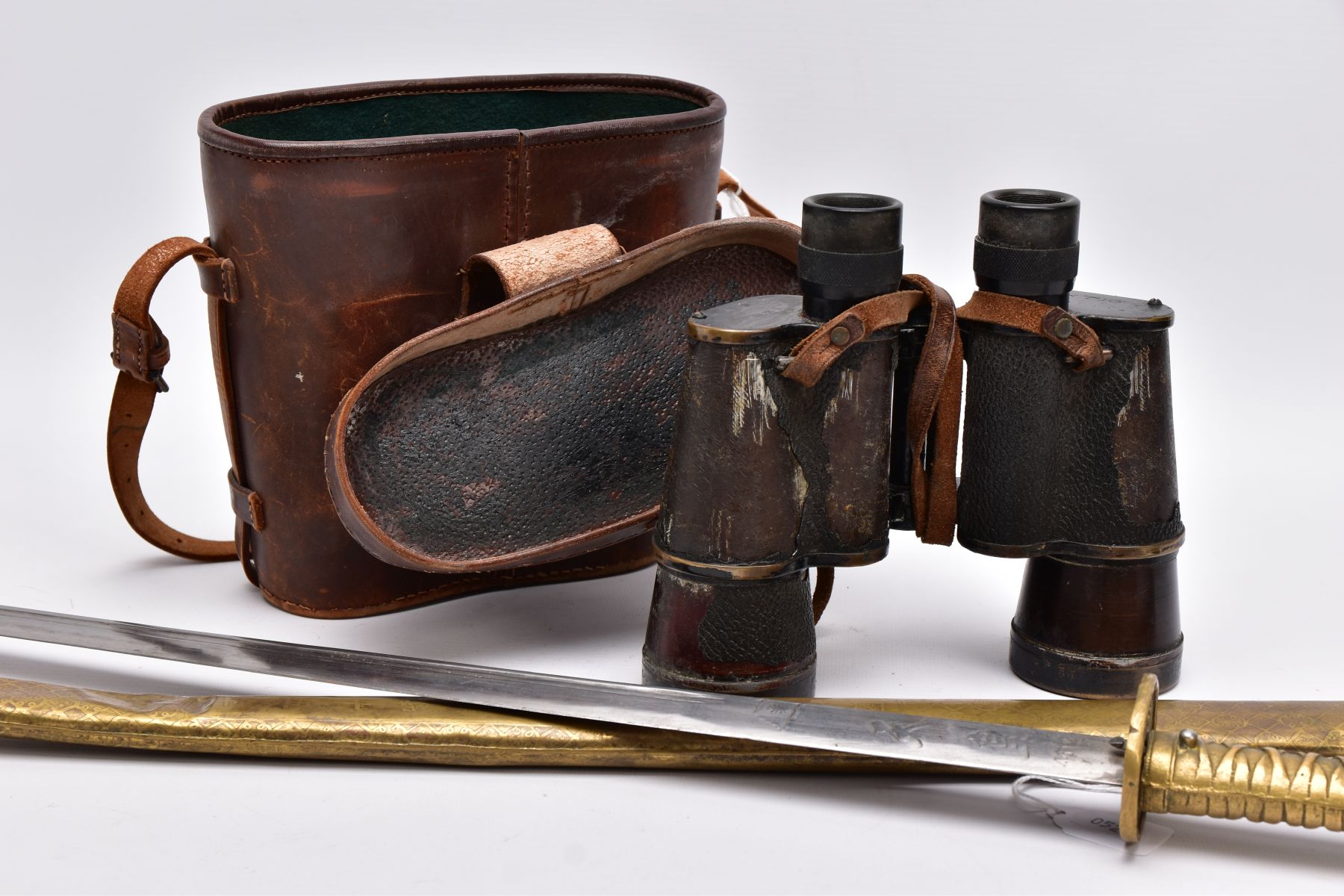 A BROWN LEATHER CASE BOXED PAIR OF BELIEVED IMPERIAL JAPANESE ARMY WWII ERA BINOCULARS, the left - Image 4 of 6