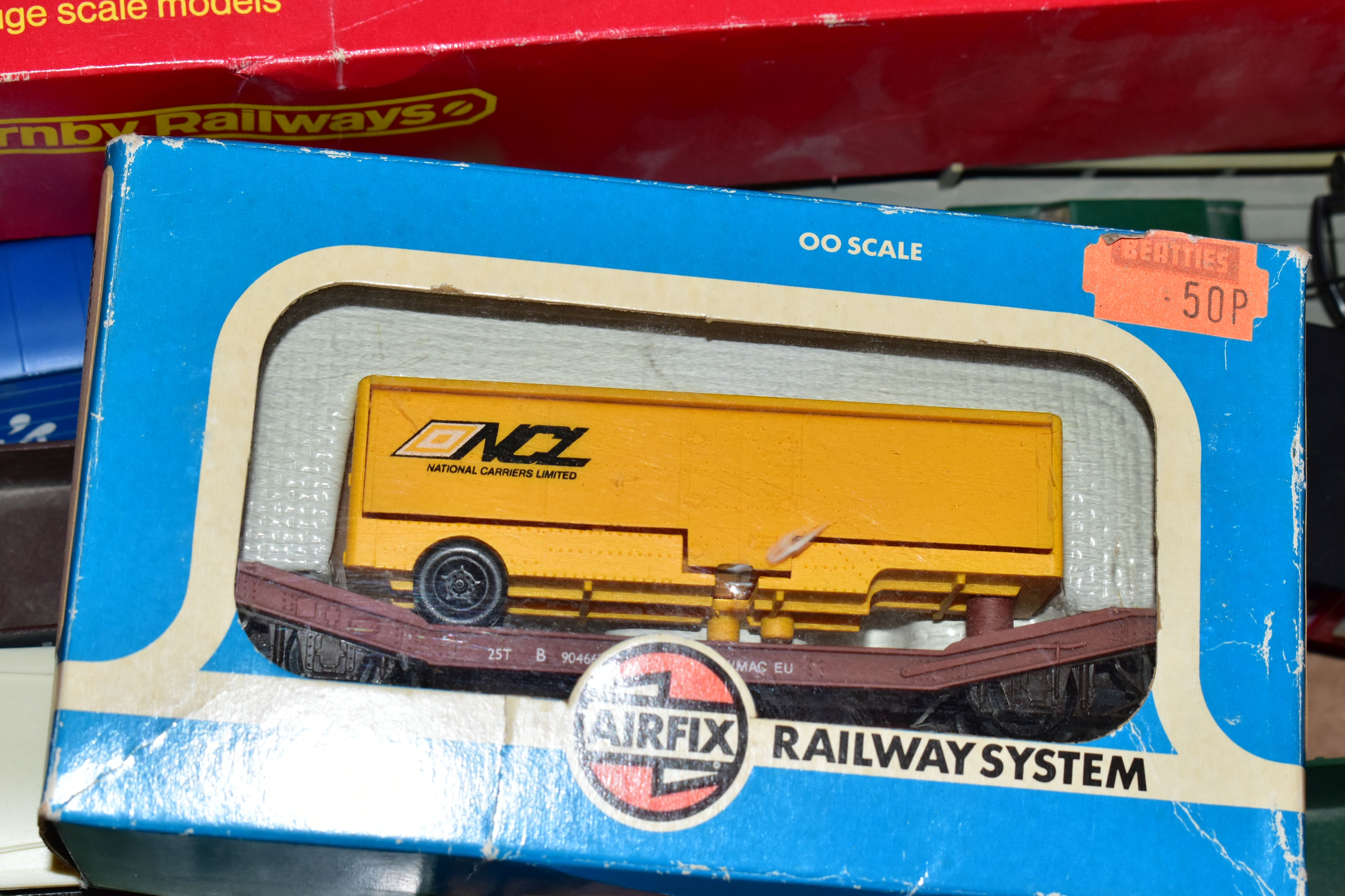 A BOXED LIMA OO GAUGE MOTORAIL EXPRESS TRAIN SET, No.102164 AW, comprising class 33 locomotive No. - Image 11 of 12