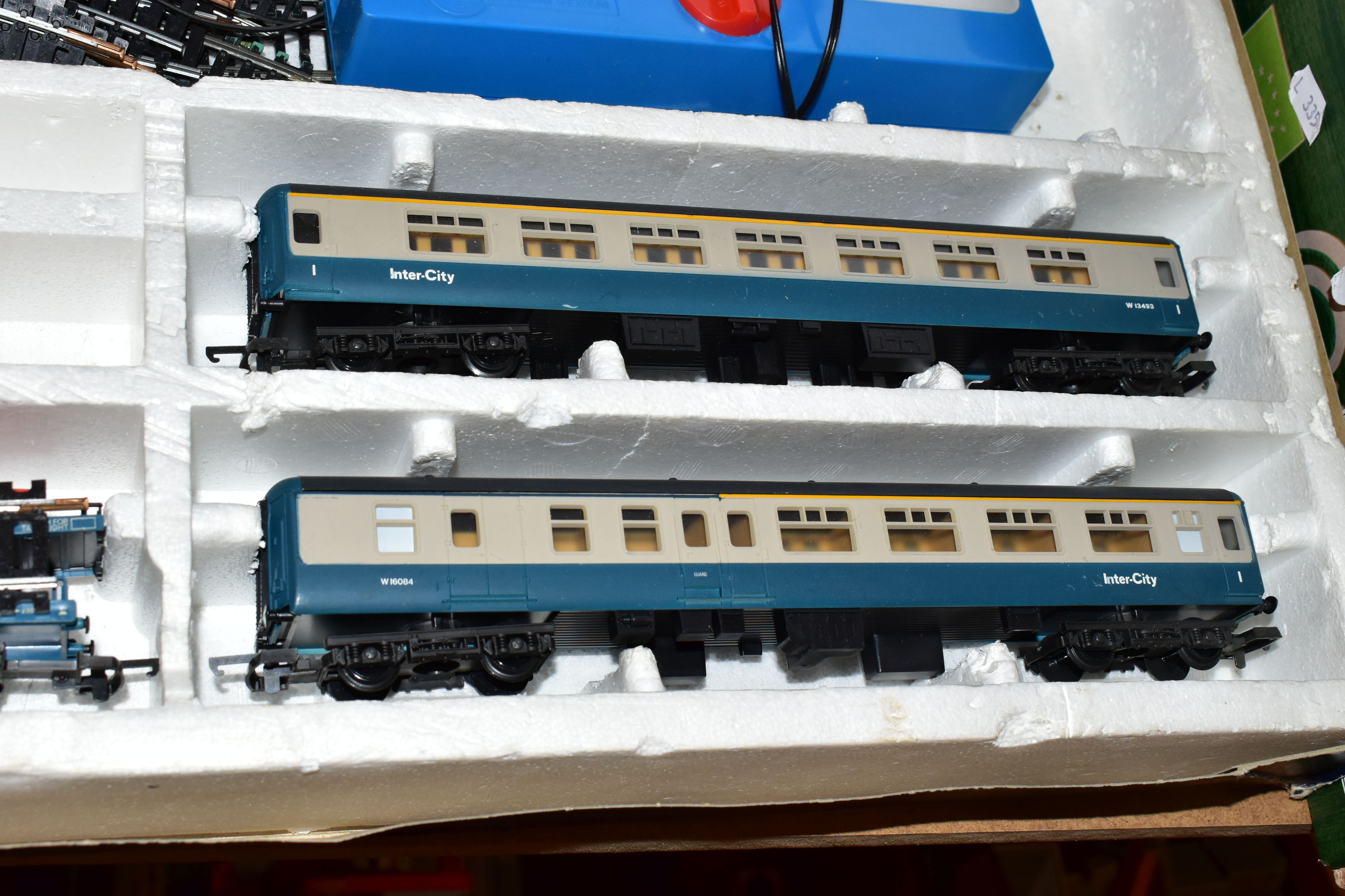 A BOXED LIMA OO GAUGE MOTORAIL EXPRESS TRAIN SET, No.102164 AW, comprising class 33 locomotive No. - Image 4 of 12